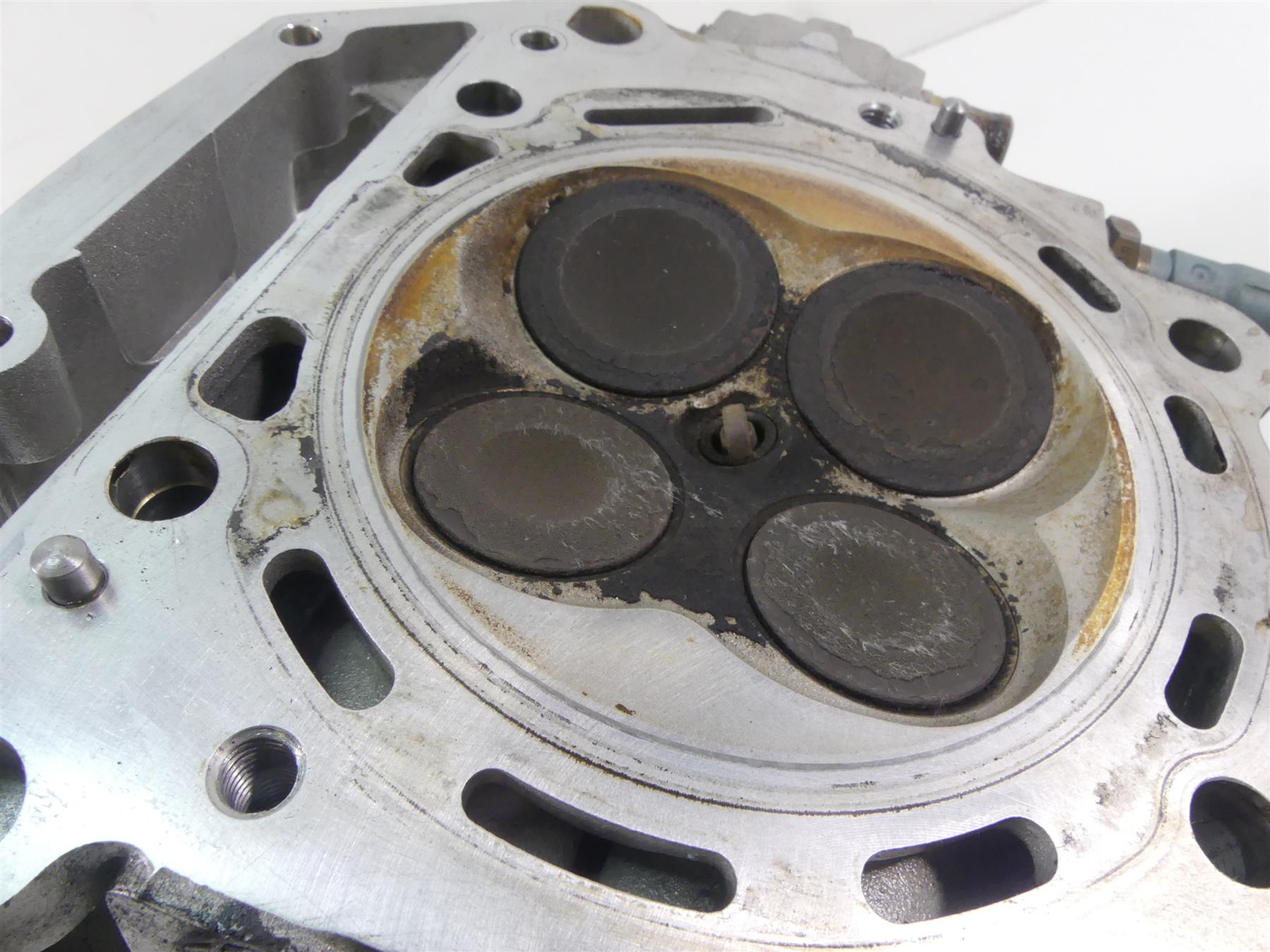 2004 Aprilia RSV1000 R Mille Rear Cylinderhead Cylinder Head AP0613467 {{ shop.shopifyCountryName }} - Mototech271