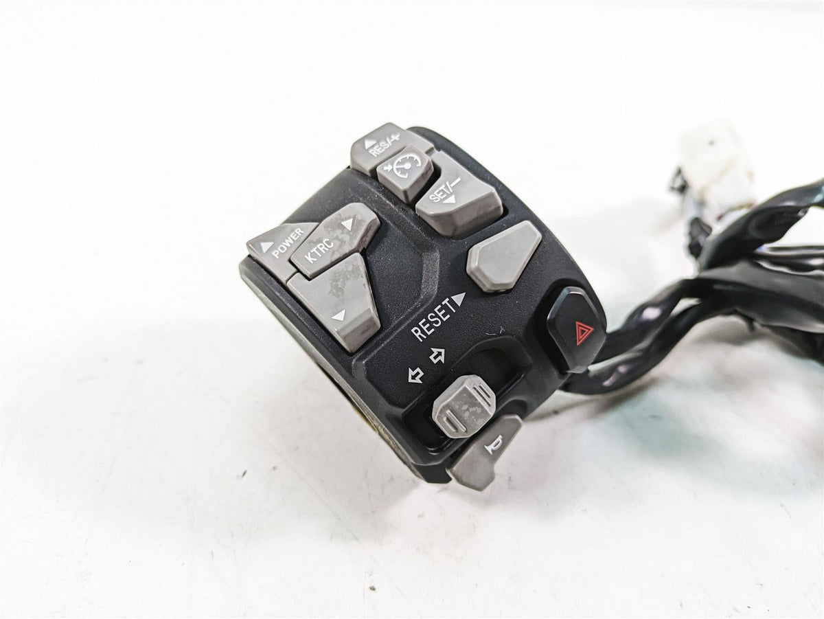 2018 Kawasaki ZX1002 Ninja H2 SX Left Cruise Control Switch - Read 46091-0435 {{ shop.shopifyCountryName }} - Mototech271