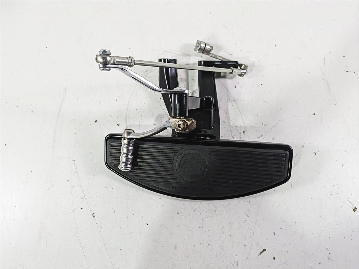 2021 Harley Softail FLSL Slim Left Floorboard & Shifter Pedal 50500738 33895-82E {{ shop.shopifyCountryName }} - Mototech271