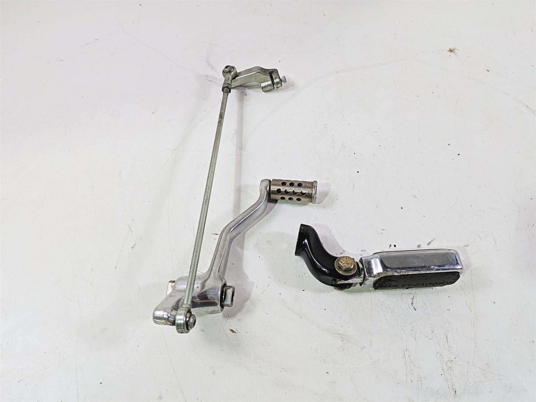 2013 Harley VRSCF Muscle Rod Left Front Footpeg & Shifter Parts 54046-12 {{ shop.shopifyCountryName }} - Mototech271