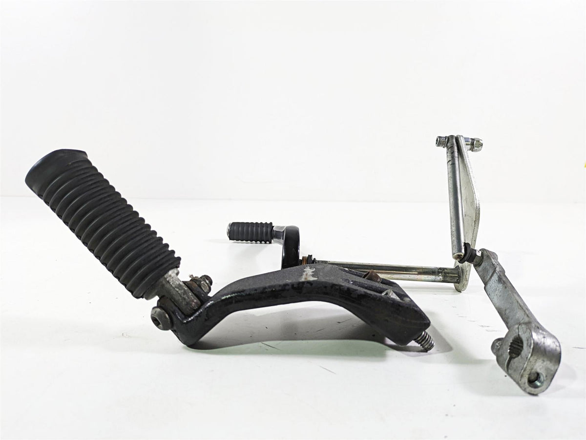 2017 Harley Dyna FXDB Street Bob Front Left Mid Footpeg & Shifter 50667-07 {{ shop.shopifyCountryName }} - Mototech271