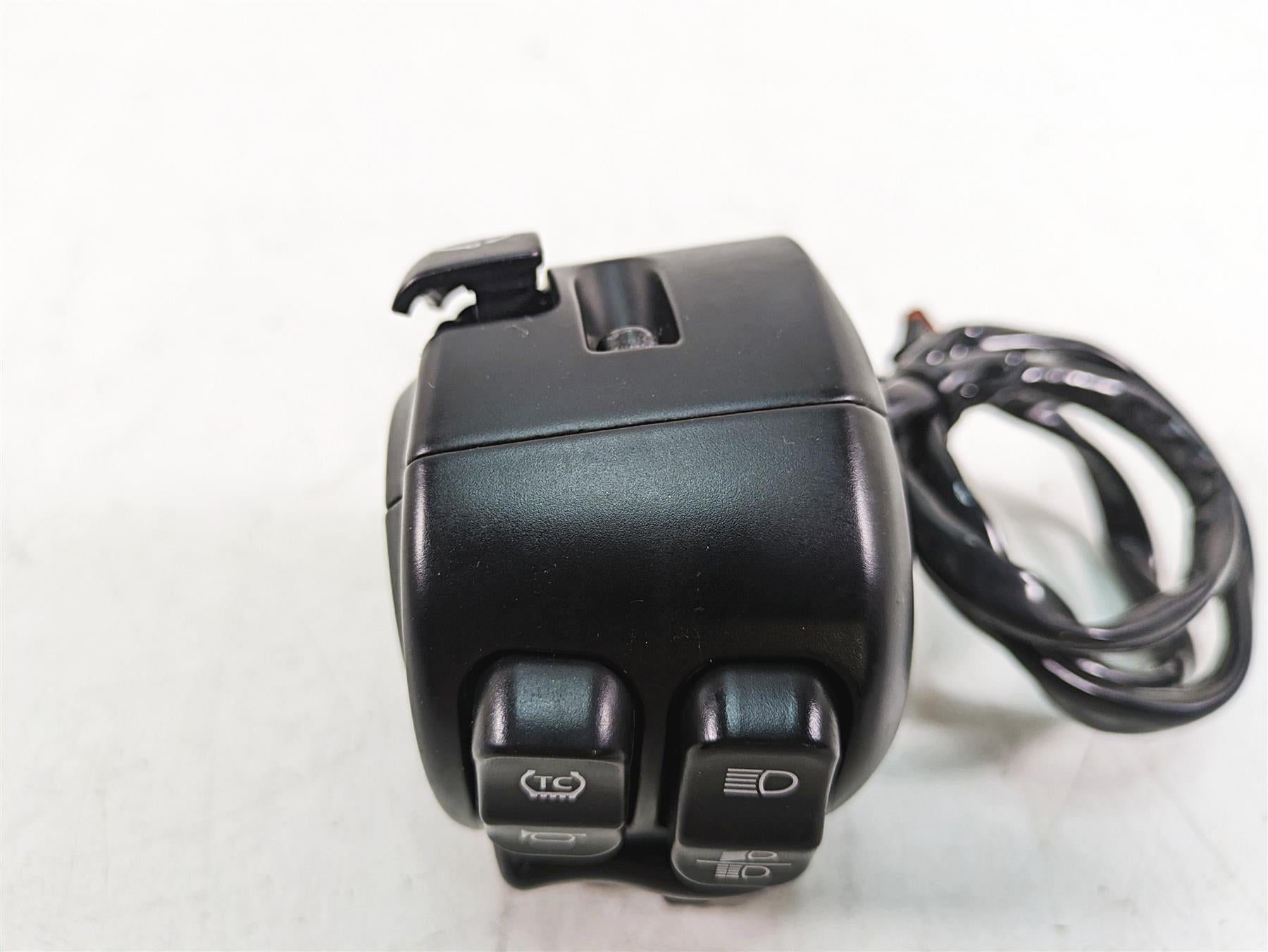 2020 Harley Touring FLHX Street Glide Left Hand Traction Control Switch 71500128 {{ shop.shopifyCountryName }} - Mototech271