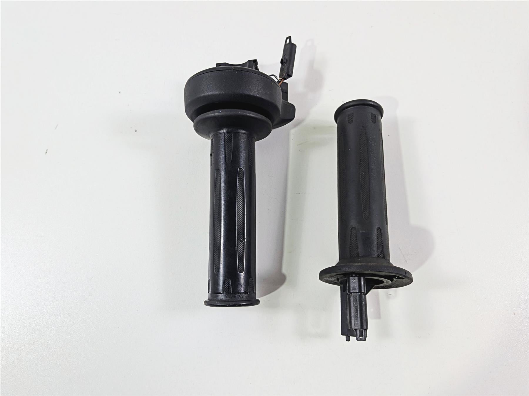 2023 BMW R nineT Scrambler K23 Heated Cruise Hand Grips 61318552120 61318554007 {{ shop.shopifyCountryName }} - Mototech271