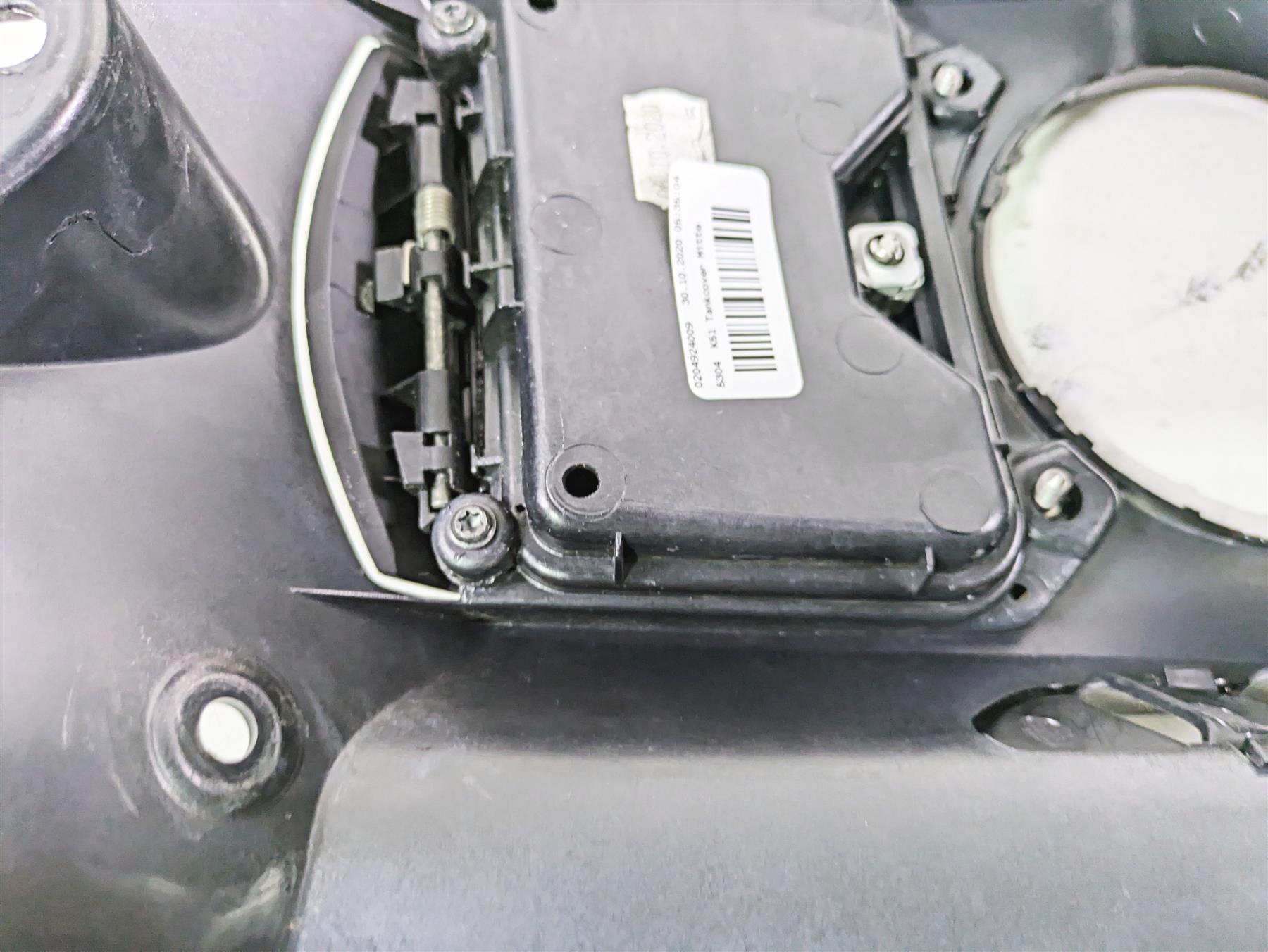 2021 BMW R1250GS K51 Adv Upper Center Tank Fairing Cover 46638536936 46638532243 {{ shop.shopifyCountryName }} - Mototech271