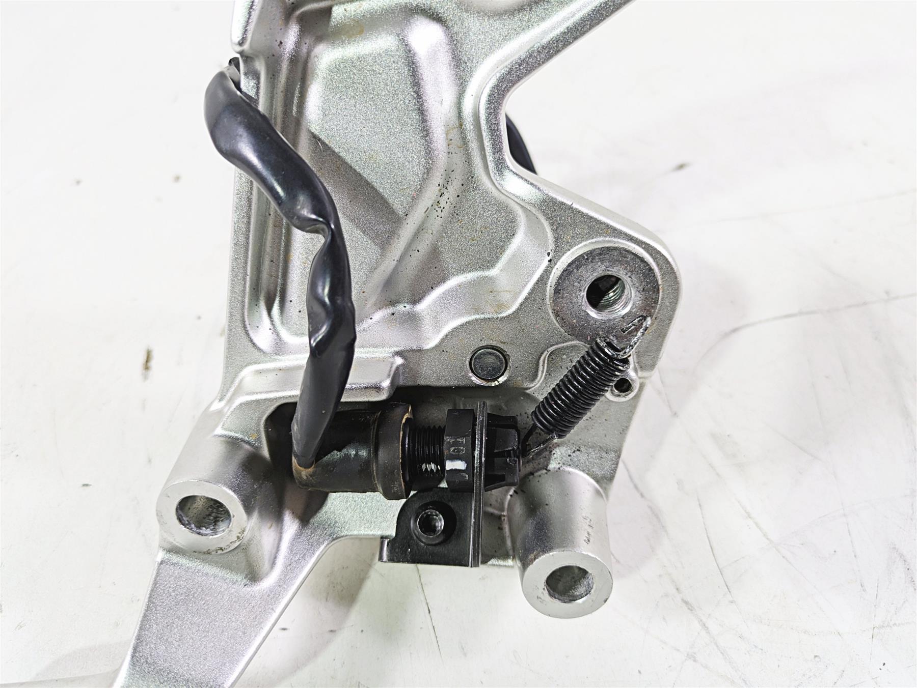2021 Yamaha Tenere 700 XTZ7 Right Footpeg Foot Peg & Mount BW3-F7443-00-00 {{ shop.shopifyCountryName }} - Mototech271