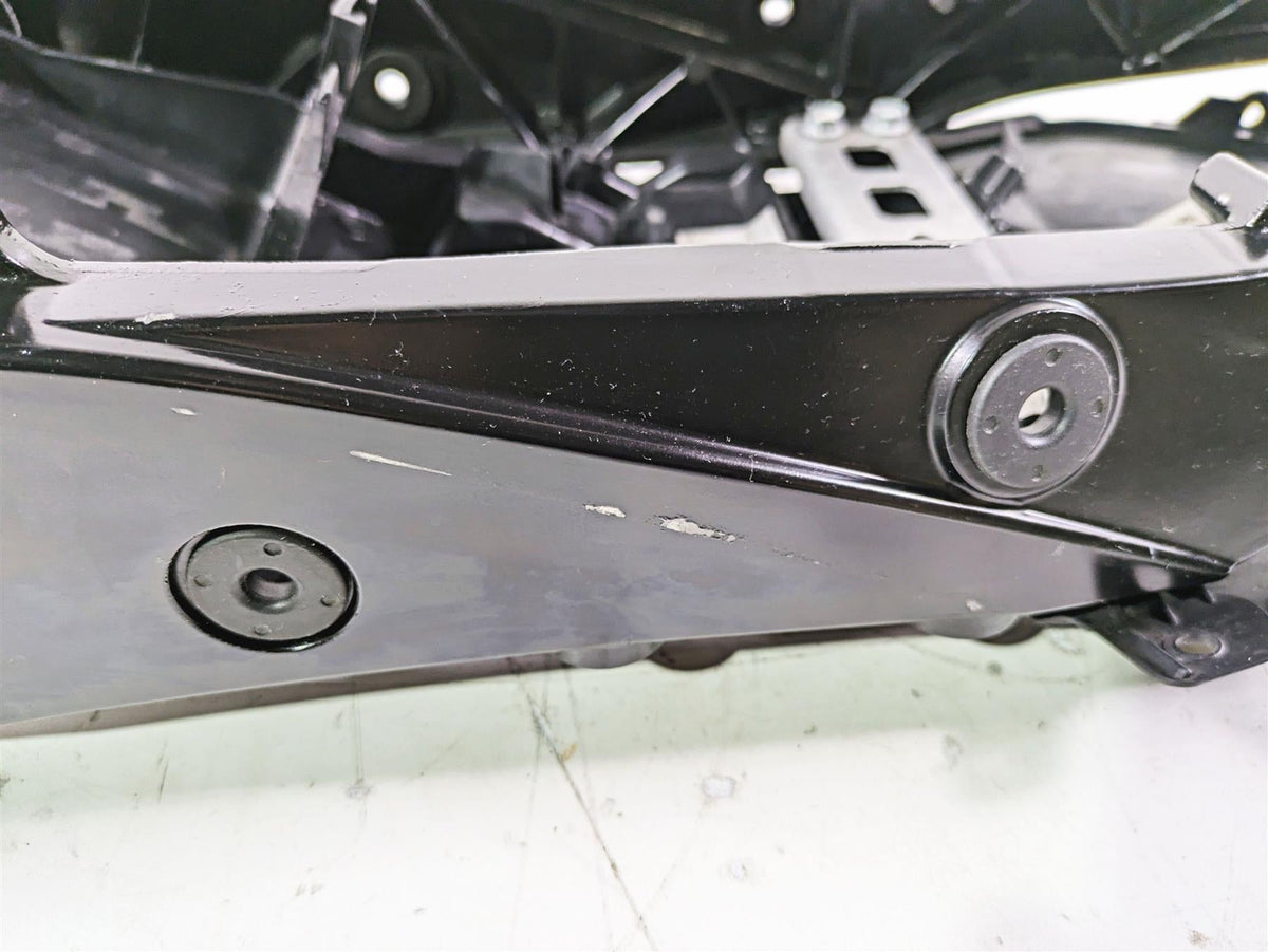 2016 Suzuki GSXR1000 Straight Subframe Inner Fender Set 41211-47H00 41221-47H00 {{ shop.shopifyCountryName }} - Mototech271