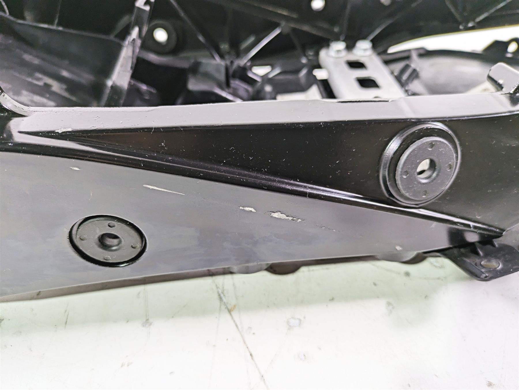2016 Suzuki GSXR1000 Straight Subframe Inner Fender Set 41211-47H00 41221-47H00 {{ shop.shopifyCountryName }} - Mototech271