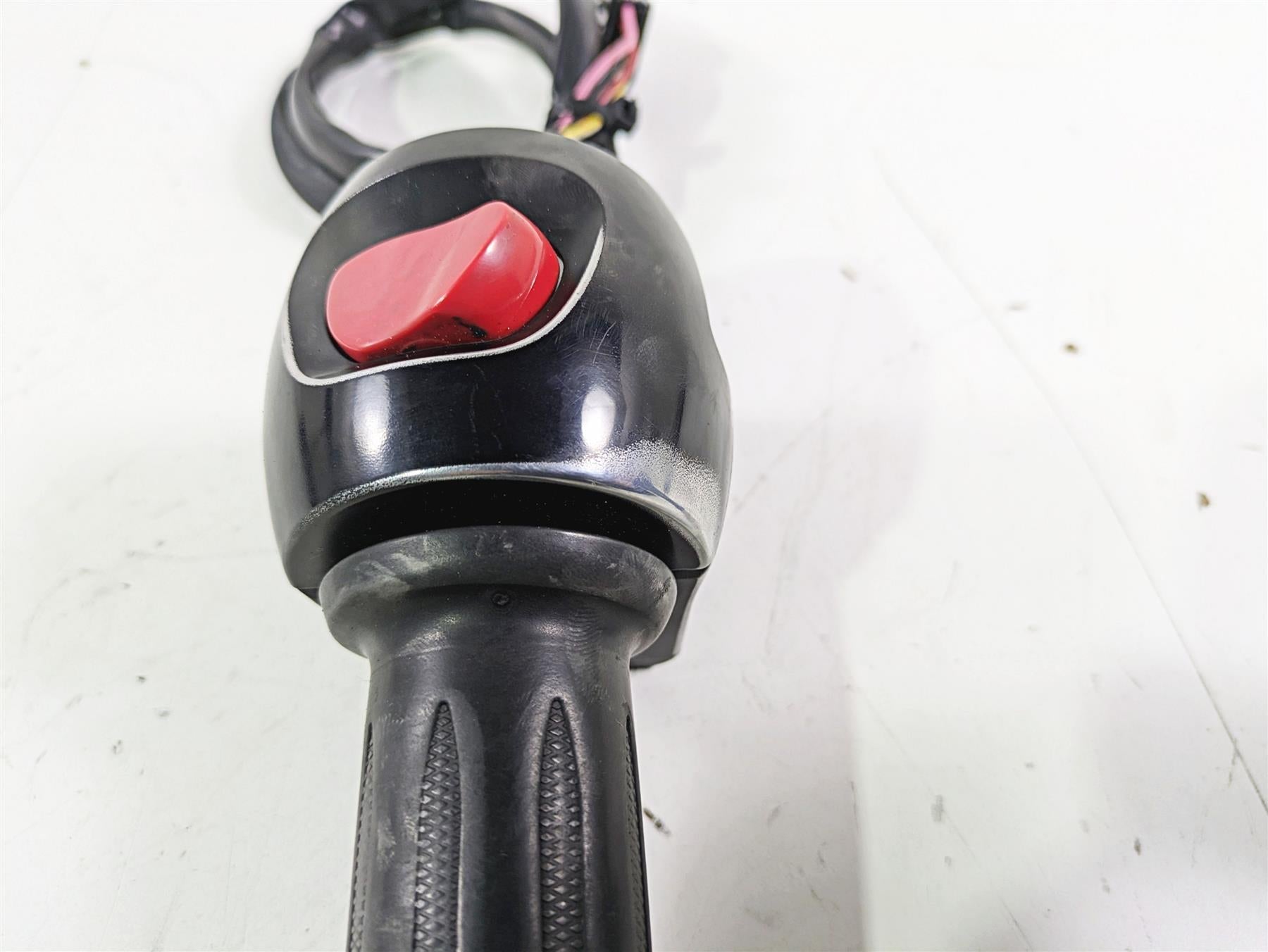 2012 Victory Cross Country Right Control Switch & Throttle 4011357 {{ shop.shopifyCountryName }} - Mototech271