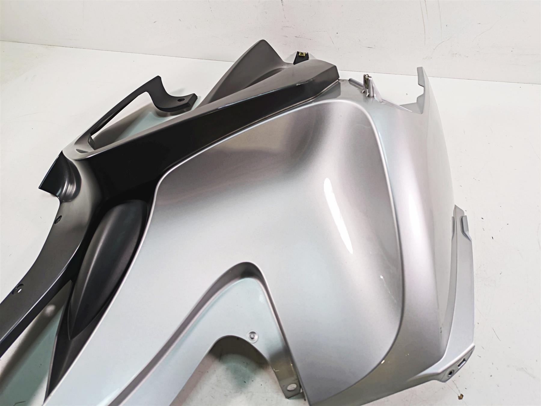 2007 BMW R1200RT K26 Main Left Tank Fairing Cover 46637681055 46637681049 {{ shop.shopifyCountryName }} - Mototech271