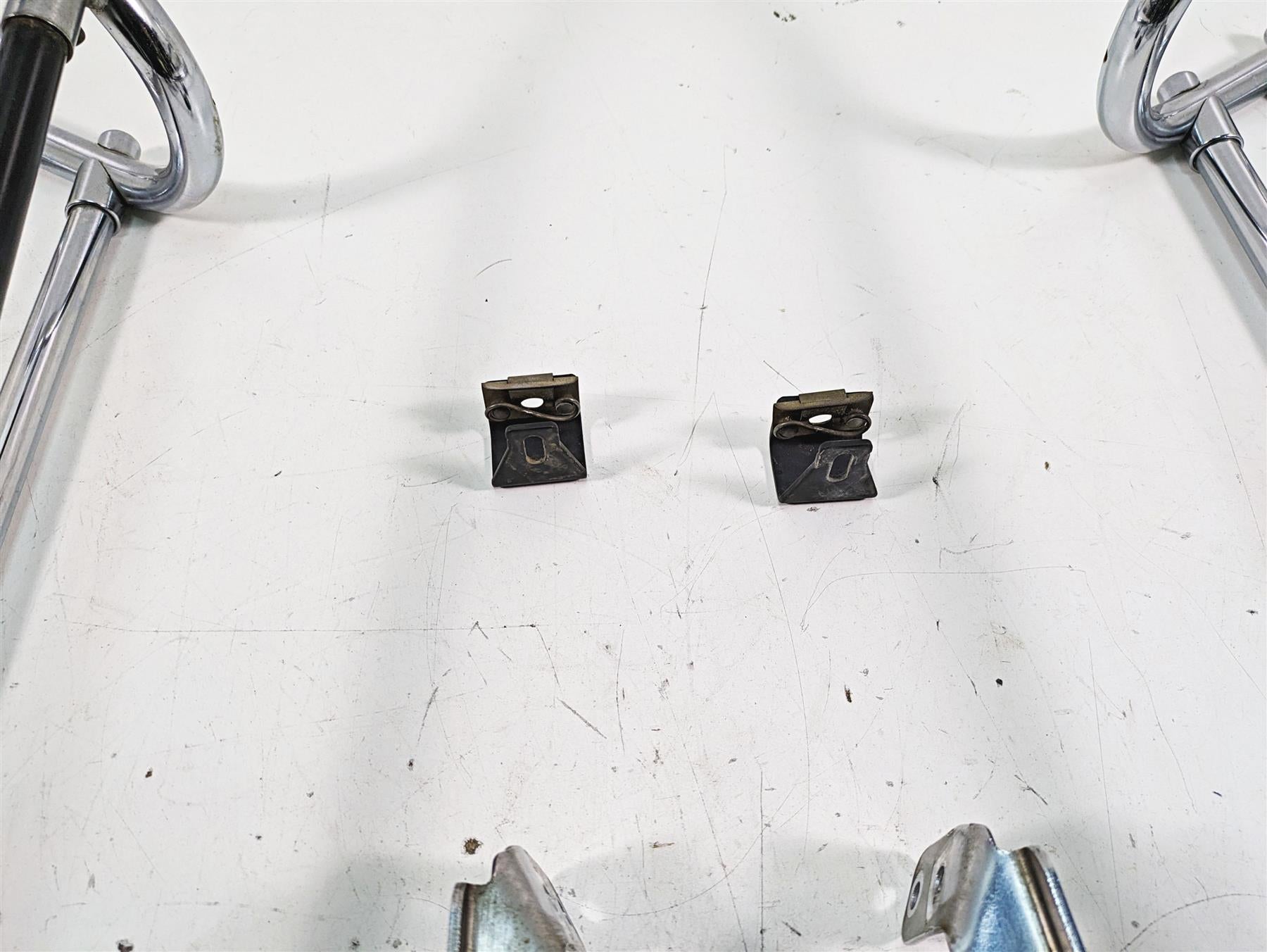 2008 Harley FLHTCU Electra Glide Saddlebag Guard Rail Support Set 49193-93 {{ shop.shopifyCountryName }} - Mototech271
