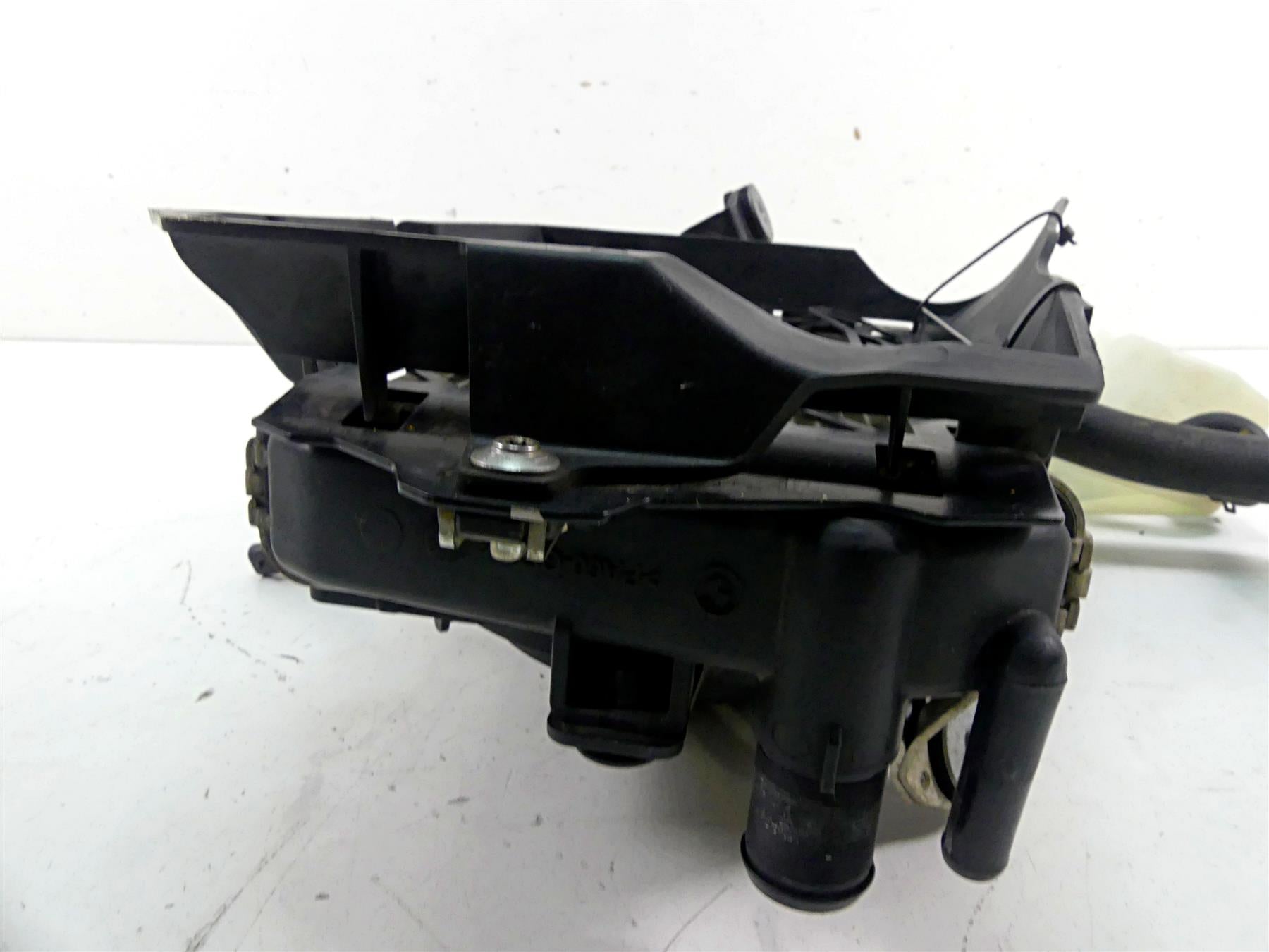 2016 BMW R1200GS Adv K51 Right Radiator Fan Reservoir & Cover 17118546416 {{ shop.shopifyCountryName }} - Mototech271