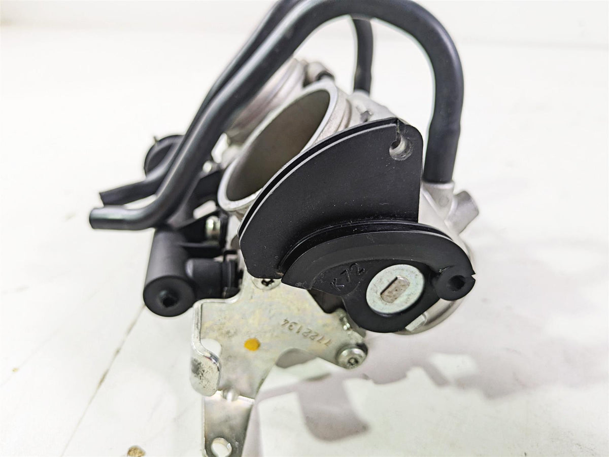 2016 BMW F800R K73 Throttle Body Bodies - Broken Fuel Rail 13548520480 {{ shop.shopifyCountryName }} - Mototech271