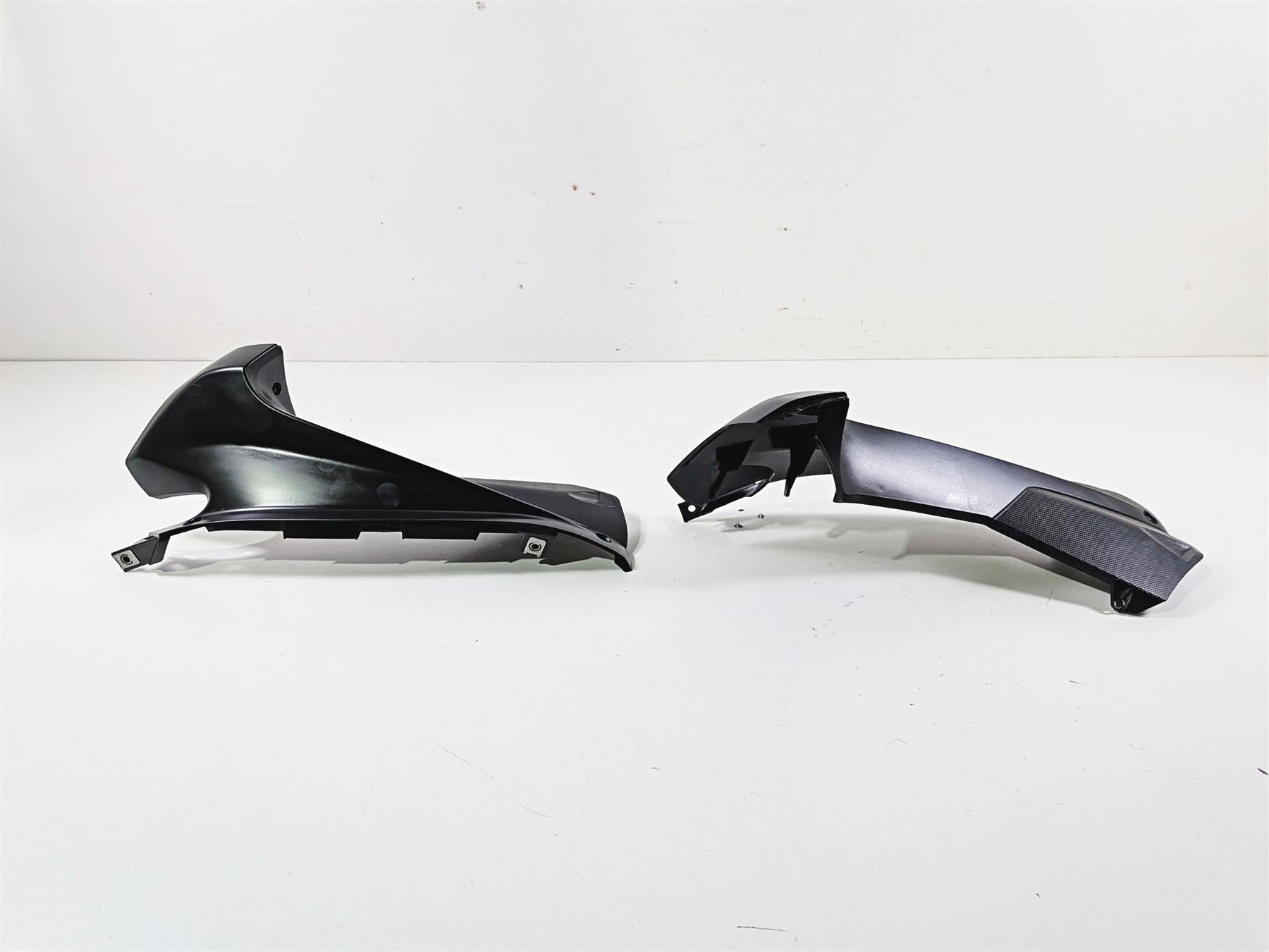 2018 Aprilia RSV4 RR Air Intake Cover Fairing Set 2B001541000XN6 2B001540000XN6 {{ shop.shopifyCountryName }} - Mototech271