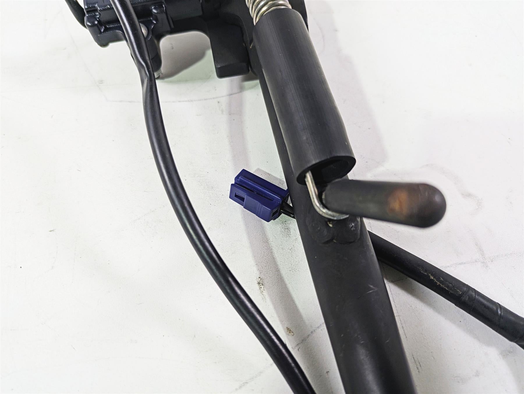 2009 Yamaha FZ1 FZS10 Fazer Side Kickstand Kick Stand & Switch 2D1-27311-00-00 {{ shop.shopifyCountryName }} - Mototech271
