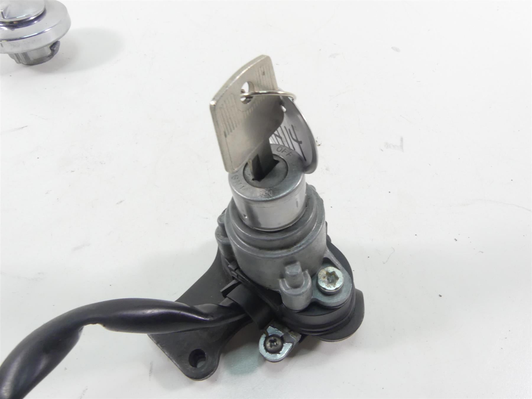 2003 Honda VTX1300 S Ignition Switch Key Lock Fuel Tank Lid Set 35010-MEA-670 {{ shop.shopifyCountryName }} - Mototech271