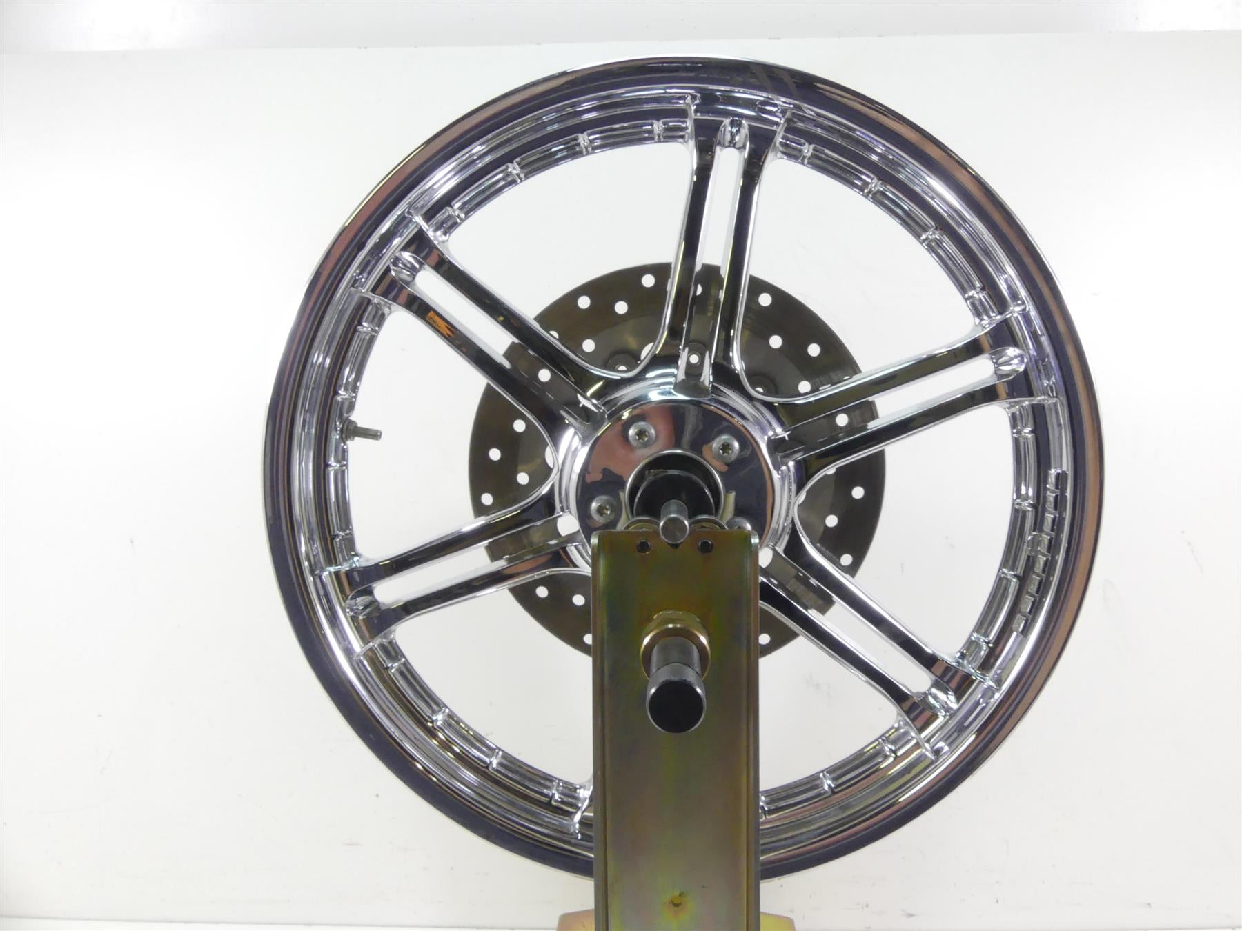2009 Harley FXDL Dyna Low Rider Slotted 6 Spoke 19x2.5 Chrome Wheel - Read {{ shop.shopifyCountryName }} - Mototech271