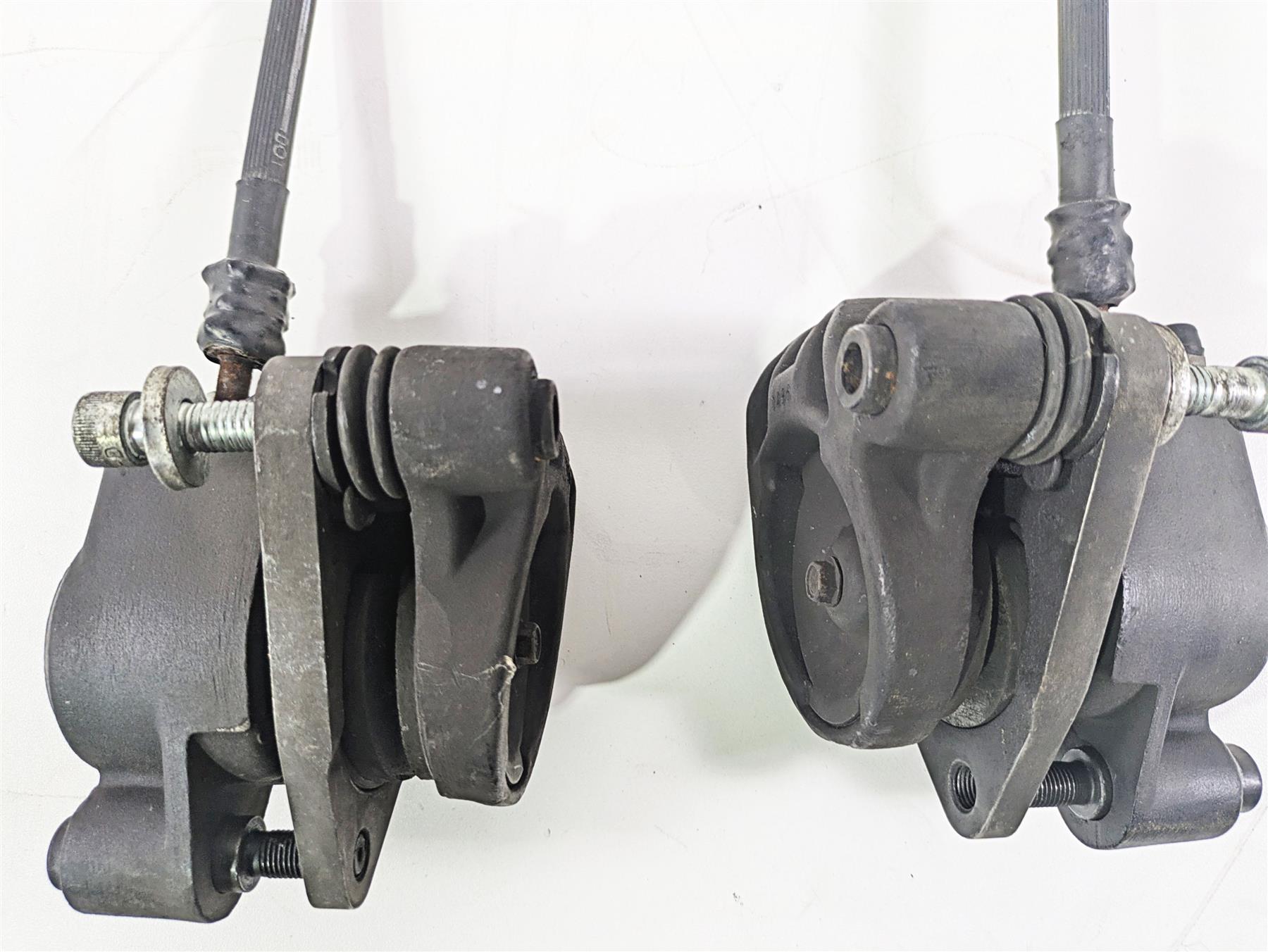 1996 Harley Touring FLHTCUI Electra Glide Front Brake Caliper Set 44023-83C {{ shop.shopifyCountryName }} - Mototech271