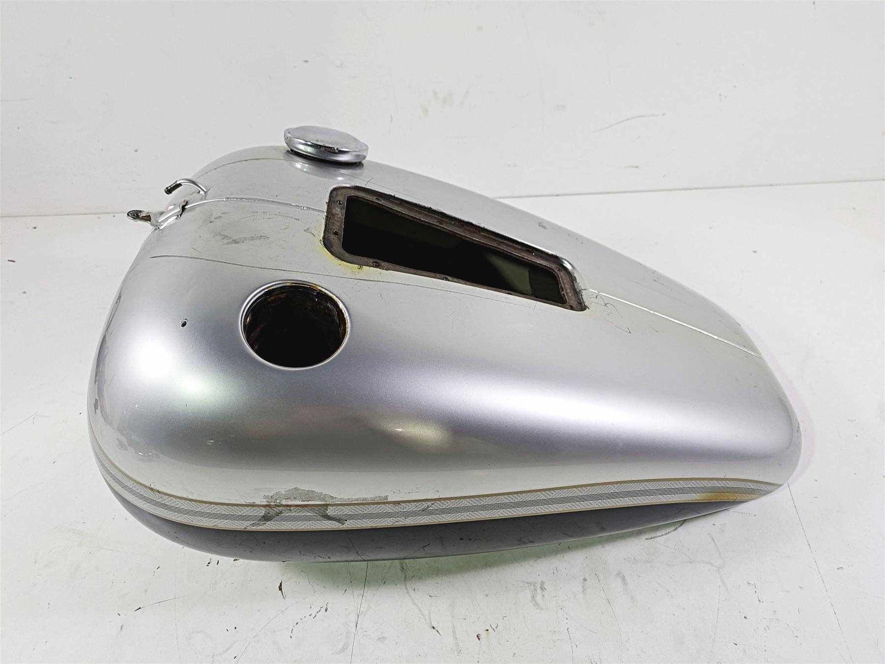 2003 Harley Softail FXSTDI Deuce 100th Fuel Gas Petrol Tank - Read 62082-00D {{ shop.shopifyCountryName }} - Mototech271
