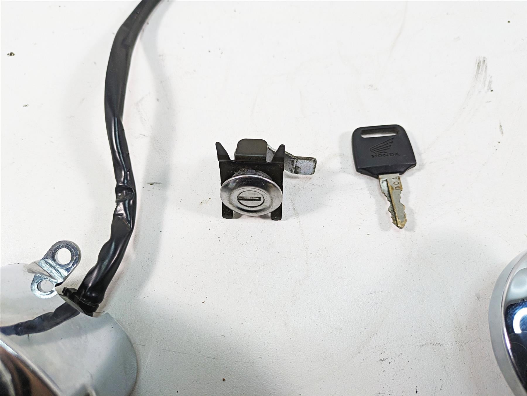 2006 Honda VT1100 C2 Shadow Ignition Switch Fuel Cap Key Lock Set 35010-MCK-A01 {{ shop.shopifyCountryName }} - Mototech271