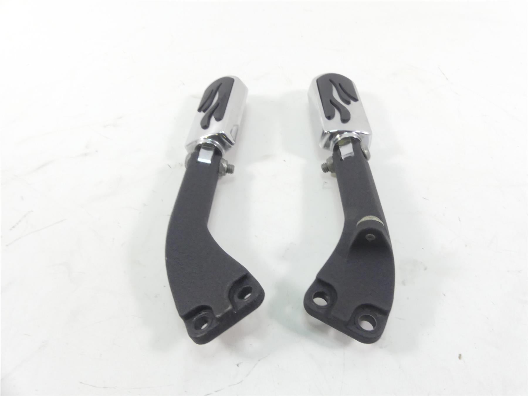 2009 Harley FXDL Dyna Low Rider Rear Passenger Footpeg Set 49224-06A 49230-06 {{ shop.shopifyCountryName }} - Mototech271