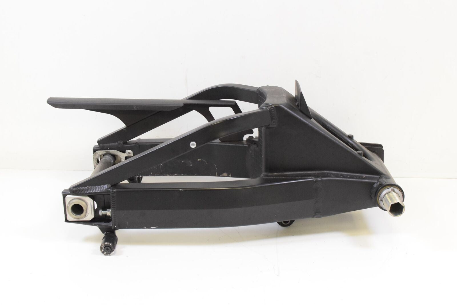 09 Suzuki GSX1300 R Hayabusa Rear STRAIGHT Suspension Swingarm 61000-24F40 {{ shop.shopifyCountryName }} - Mototech271