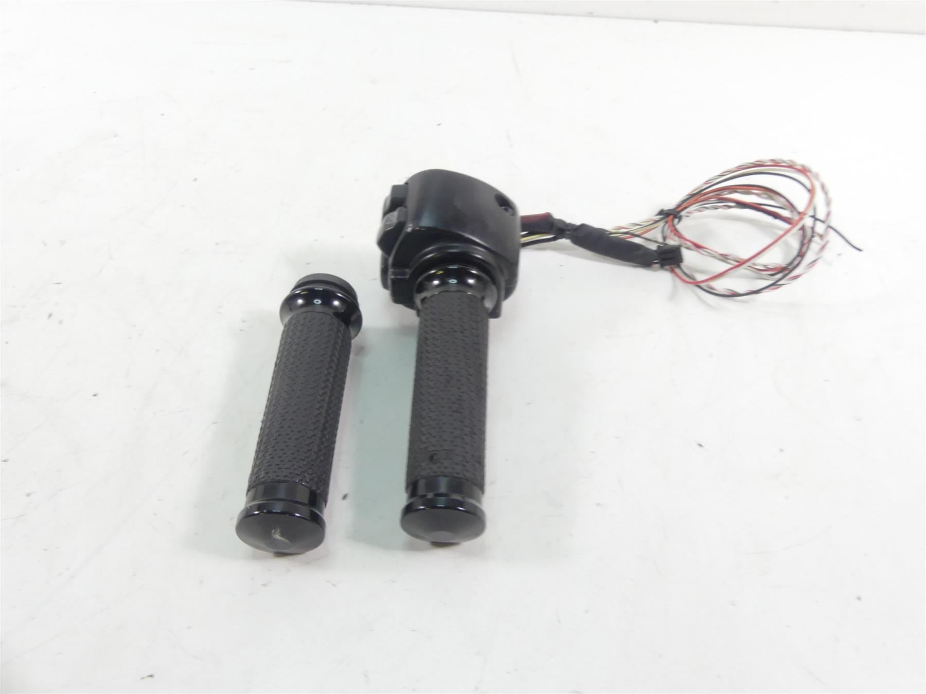 2016 Harley FLS Softail Slim Right Hand Start Stop Control Switch -Read 71500297 {{ shop.shopifyCountryName }} - Mototech271
