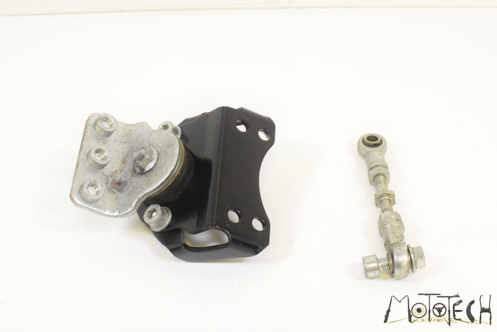 2004 Harley VRSCB V-Rod Engine To Frame Motor Mount SET 16307-01A {{ shop.shopifyCountryName }} - Mototech271