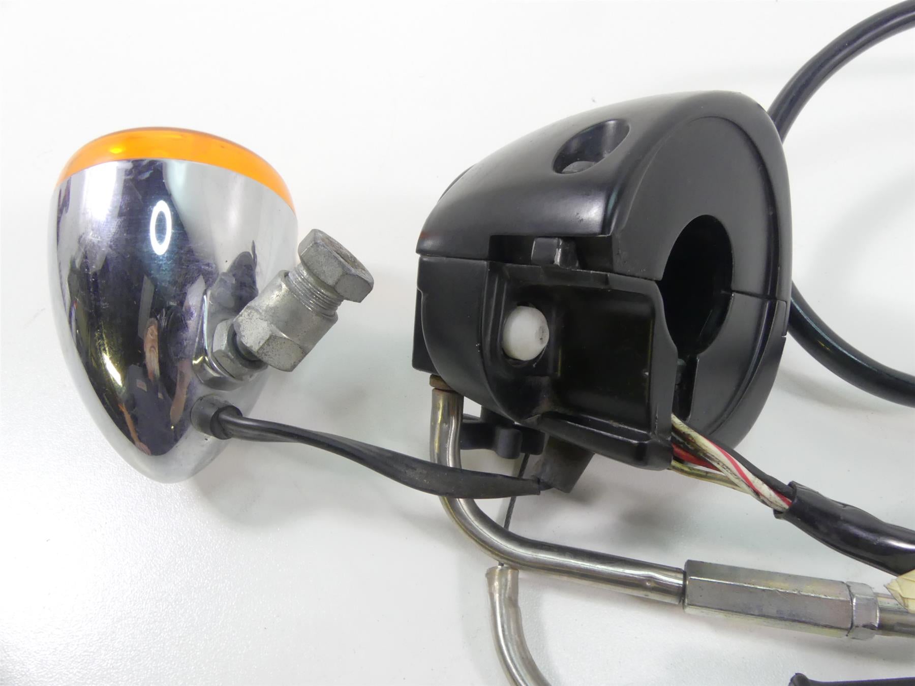 2017 Harley Dyna FXDB Street Bob Right Hand Control Switch & Blinker 71500360 {{ shop.shopifyCountryName }} - Mototech271