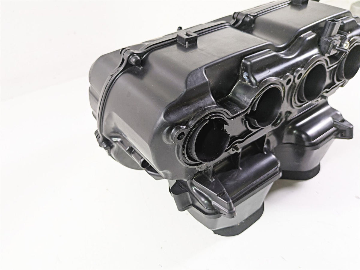 2025 Honda CBR600RR Air Box Cleaner & Upper Injectors 17220-MFJ-D00 {{ shop.shopifyCountryName }} - Mototech271
