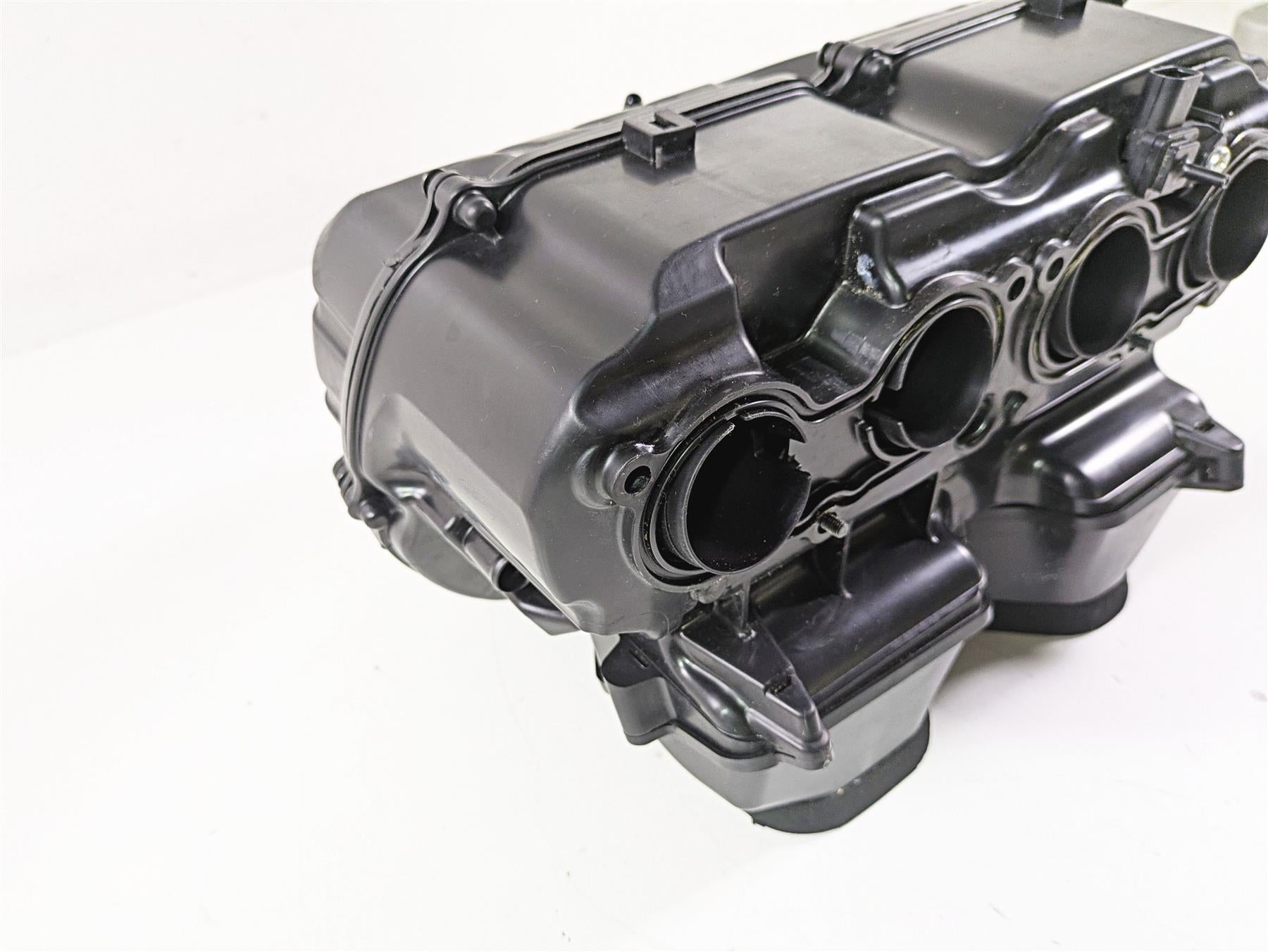 2025 Honda CBR600RR Air Box Cleaner & Upper Injectors 17220-MFJ-D00 {{ shop.shopifyCountryName }} - Mototech271