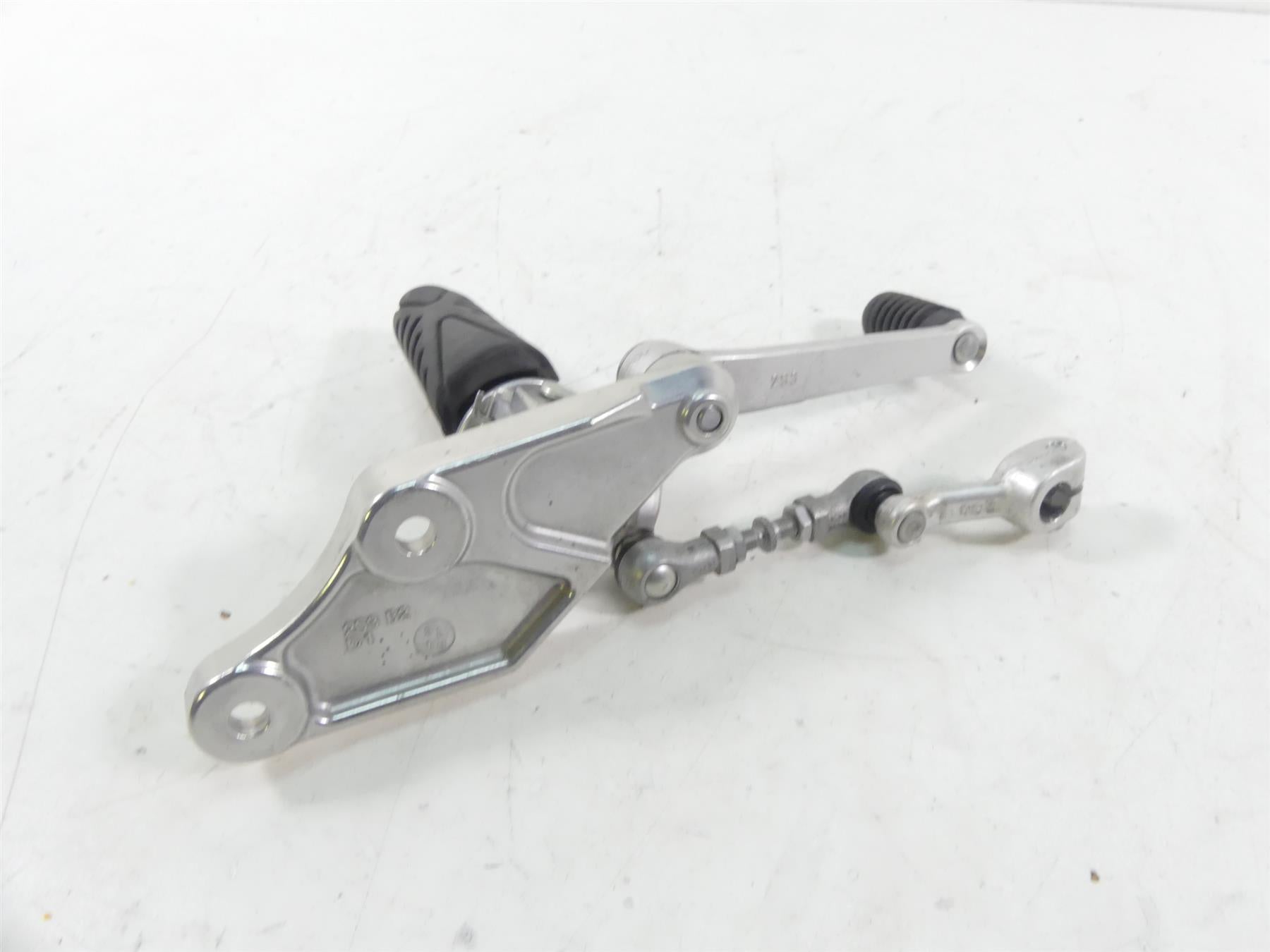2013 Yamaha VMX17 V-Max 1700 Left Footpeg Foot Peg + Shifter Set 2S3-27442-00-00 {{ shop.shopifyCountryName }} - Mototech271