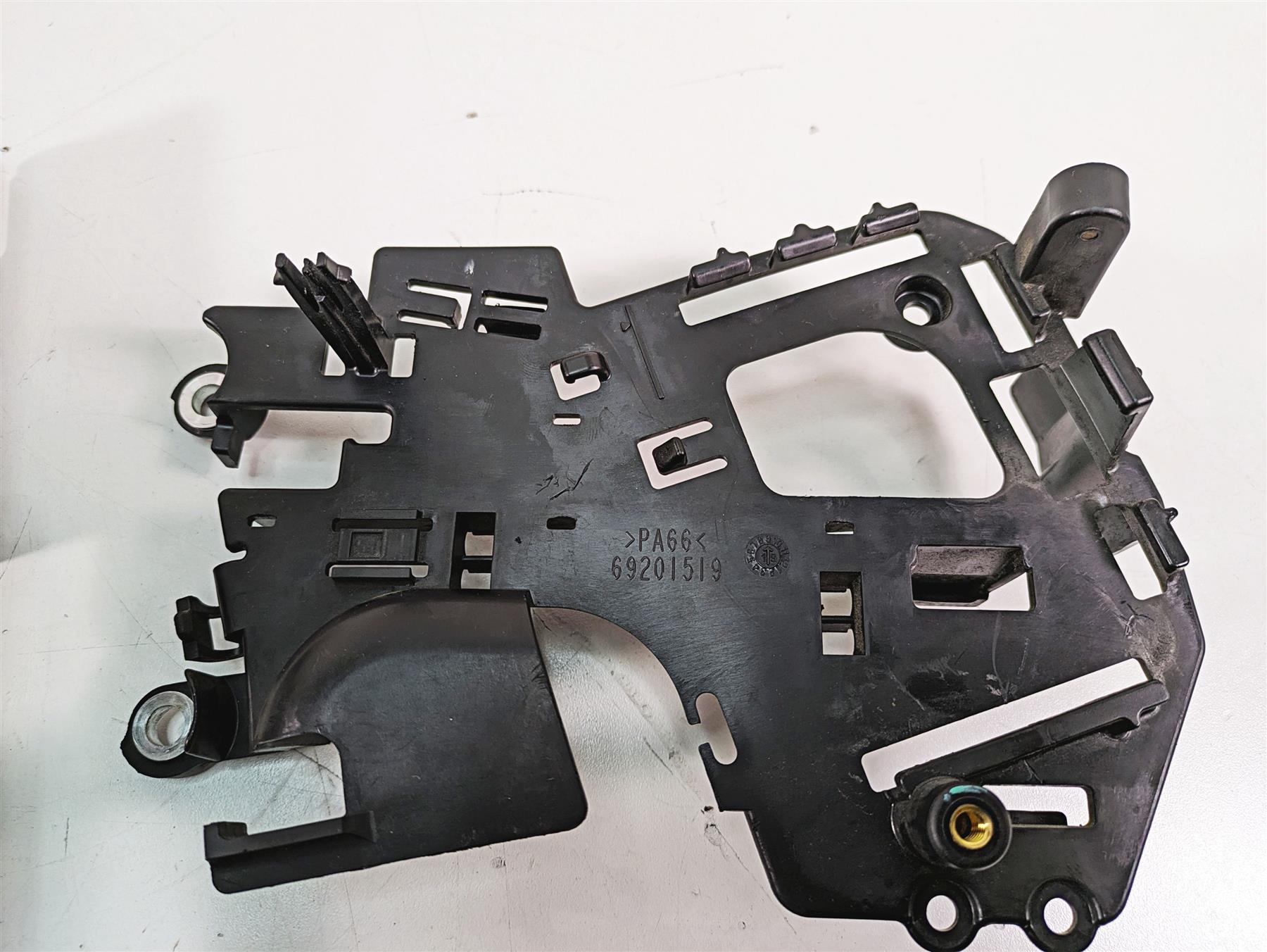 2020 Harley Softail FXBB Street Bob Electrical Carrier Plastic Set 69201632 {{ shop.shopifyCountryName }} - Mototech271