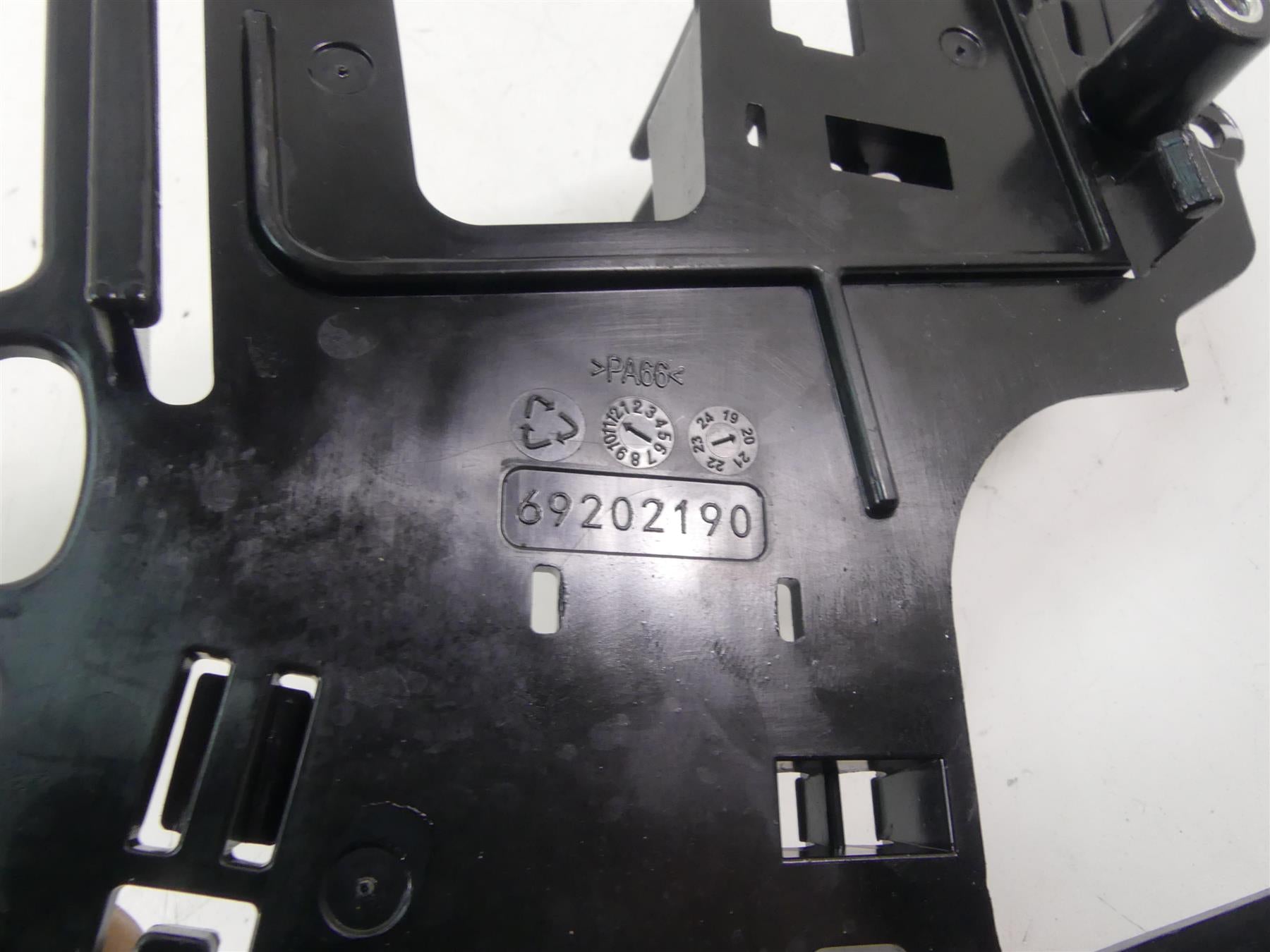 2021 Harley Softail FXBBS 114 Street Bob Electrical Battery Carrier Set 69201523 {{ shop.shopifyCountryName }} - Mototech271