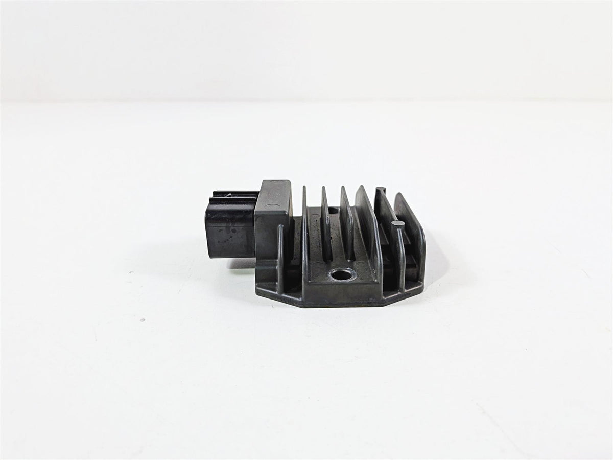 2016 Yamaha YZF R1 RN32 Rectifier Voltage Regulator 2CR-81960-00-00 FH022BA {{ shop.shopifyCountryName }} - Mototech271
