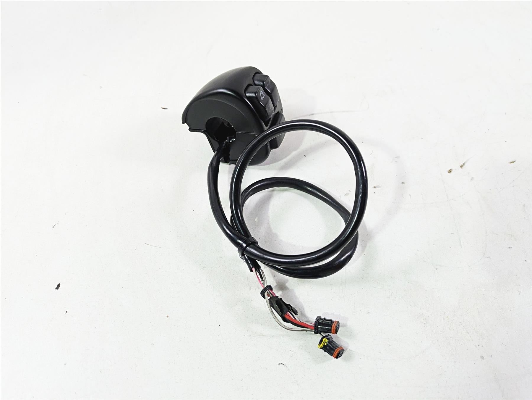 2020 Harley Softail FXST Standard Right Hand Start Stop Control Switch 71500462 {{ shop.shopifyCountryName }} - Mototech271