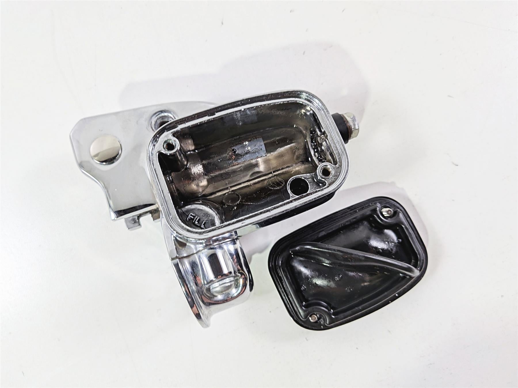 2011 Harley Touring FLHTCU CVO Electra Glide Clutch Master Cylinder 42101-10C-Mototech271
