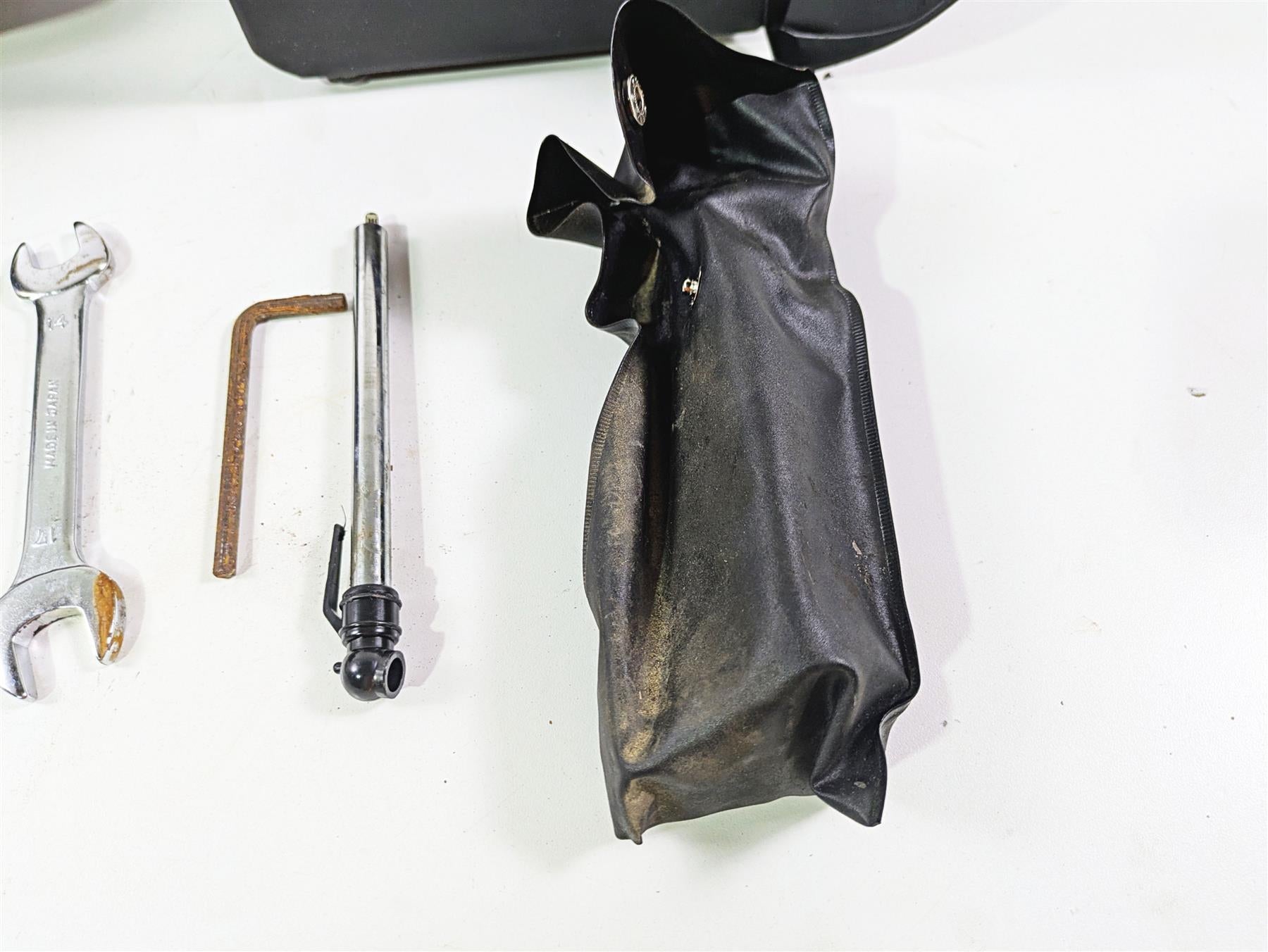 2008 Kawasaki VN1600 Vulcan Nomad Tool Kit & Plastic Carrier Set 32098-1137 {{ shop.shopifyCountryName }} - Mototech271