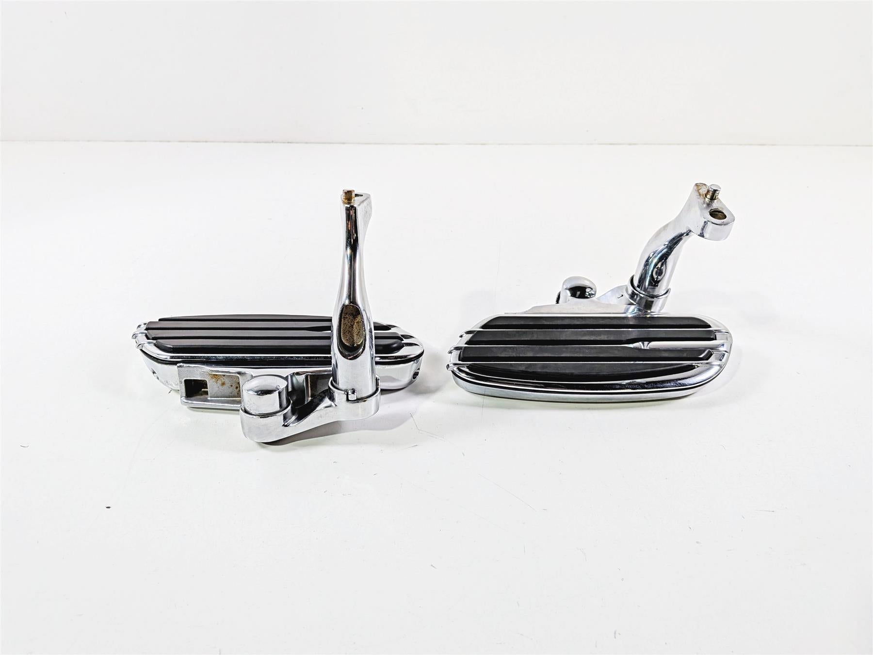 2011 Harley Touring FLHTCU CVO Electra Glide Passenger Floor Boards 50701-04-Mototech271
