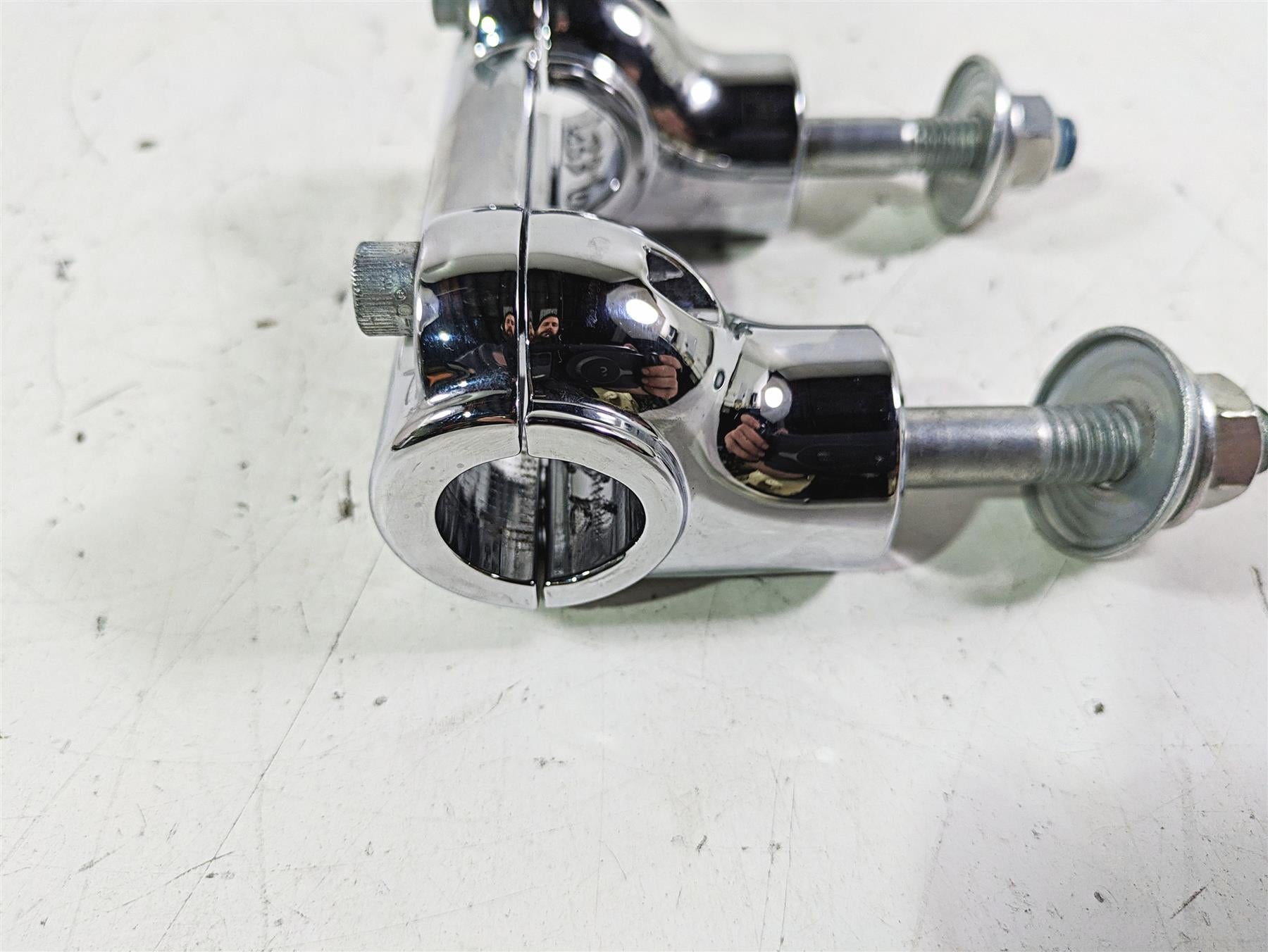 2019 Harley FLHCS Softail Heritage Handlebar Clamp Riser Set 56998-09 {{ shop.shopifyCountryName }} - Mototech271