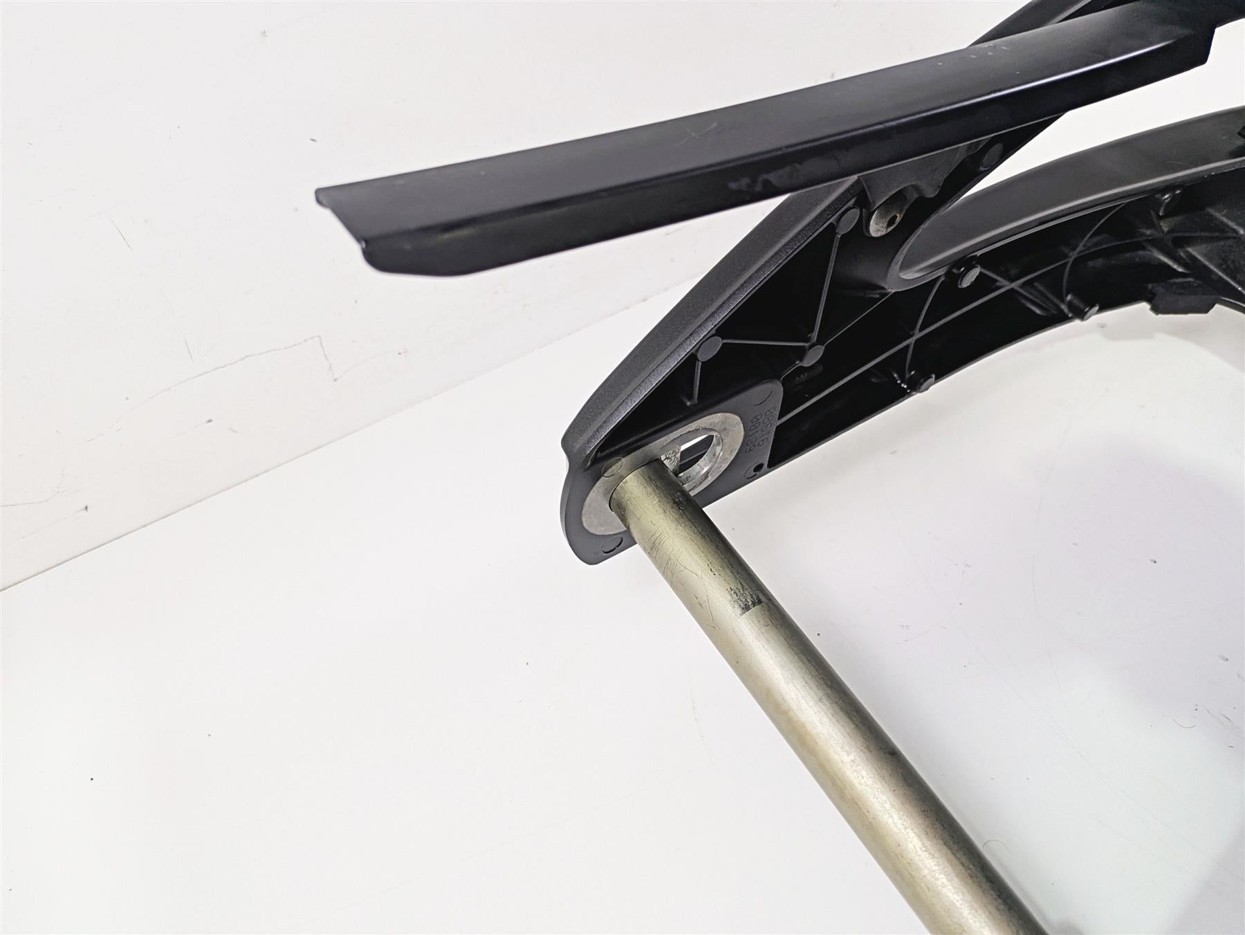 2009 Yamaha FZ1 FZS10 Fazer Straight Rear Swingarm & Axle Set 2D1-22110-11-00 {{ shop.shopifyCountryName }} - Mototech271