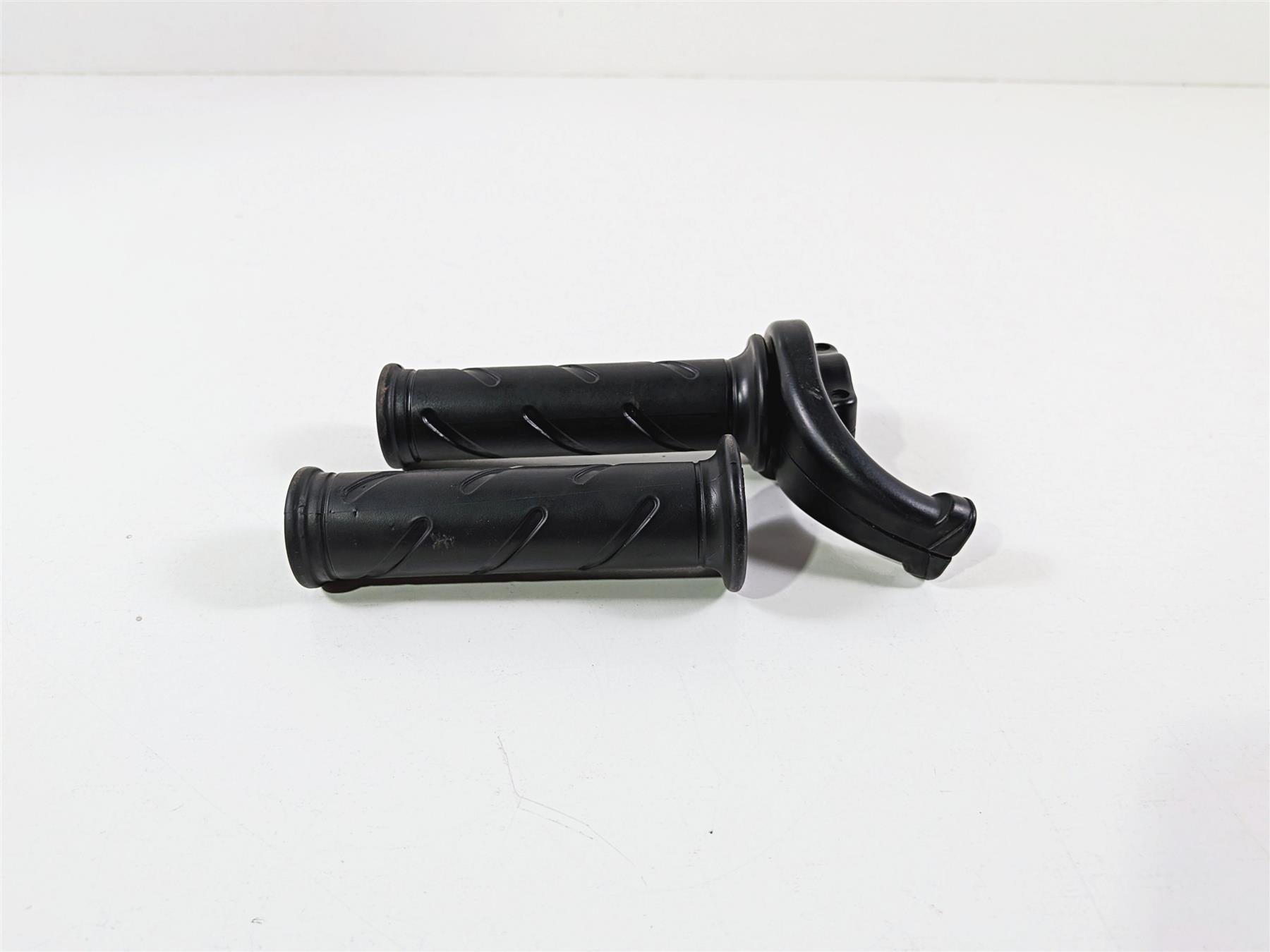 2011 Ducati Streetfighter 1098 S Throttle Handle & Grip Set 65420161A {{ shop.shopifyCountryName }} - Mototech271