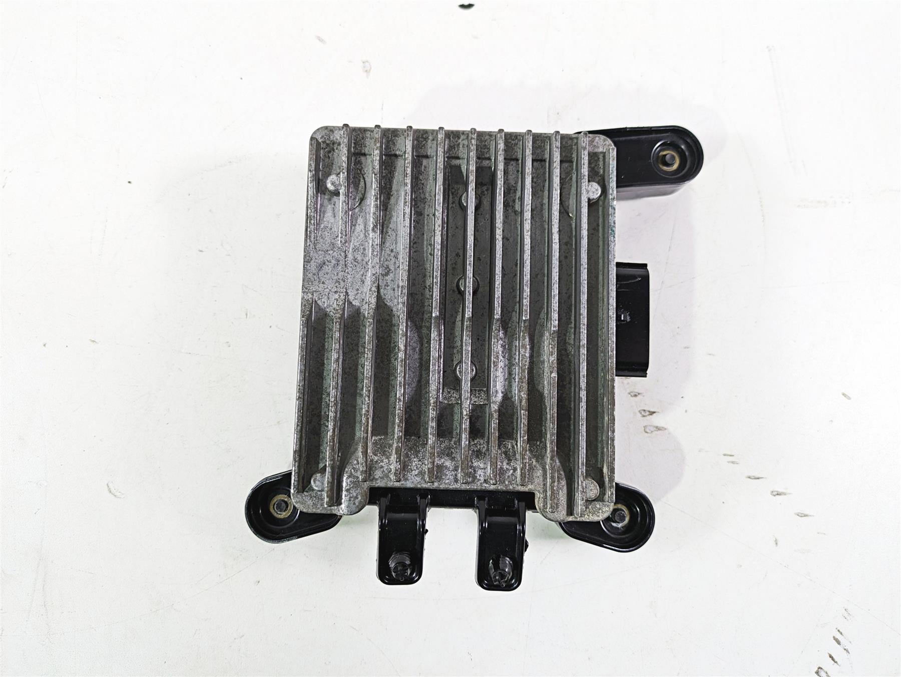 2018 Indian Chieftain Dark Horse Front Radio Amp Amplifier Module 4015980 {{ shop.shopifyCountryName }} - Mototech271