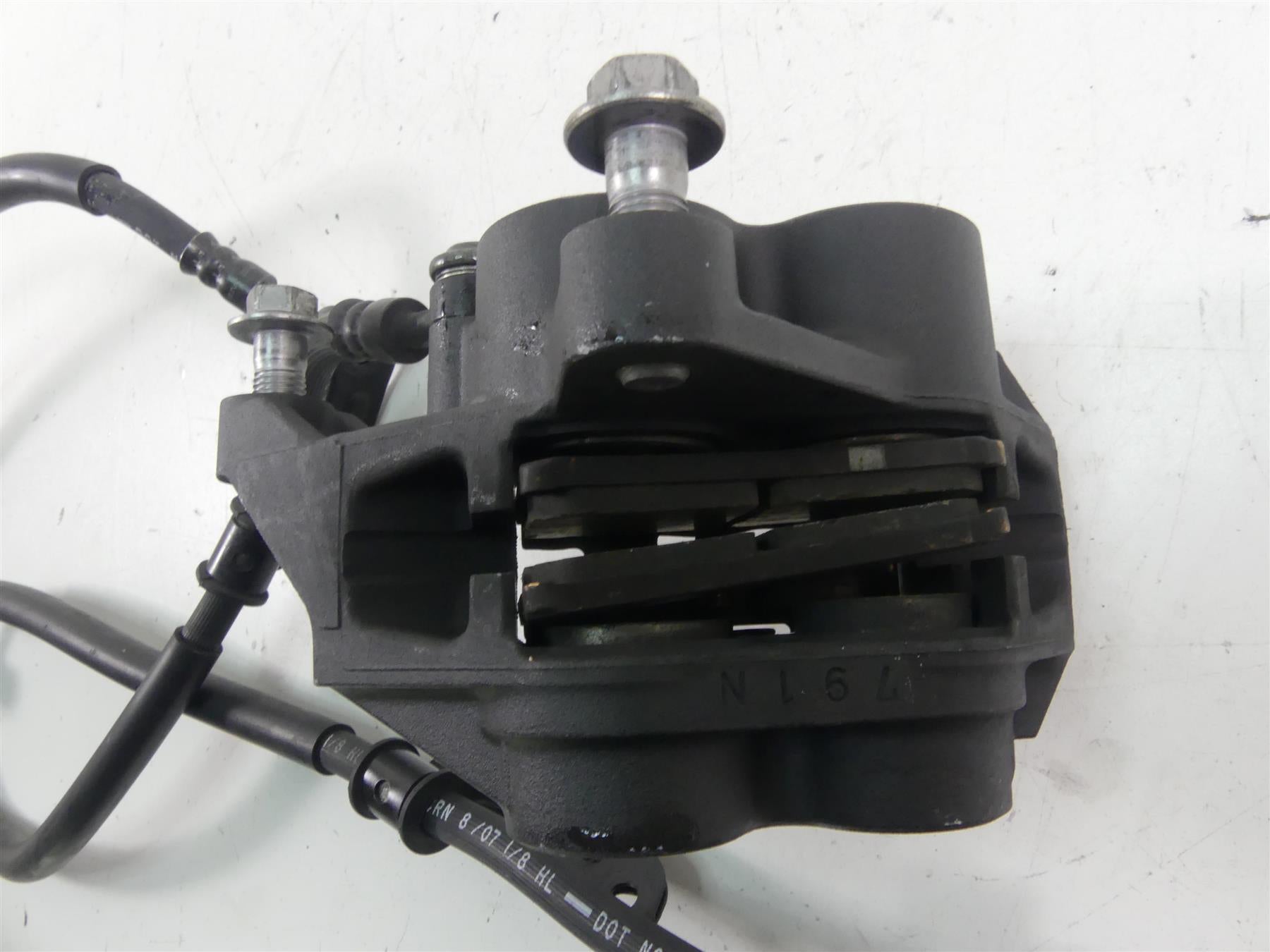 2008 Yamaha FZ1 Fazer Front Brake Calipers L 2D1-2580T-00-00 R 2D1-2580U-00-00 {{ shop.shopifyCountryName }} - Mototech271