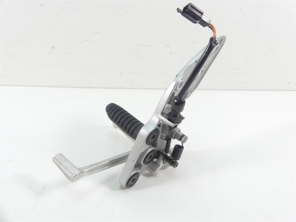 2020 Suzuki GSX1300 R Hayabusa Right Front Footpeg & Brake Pedal 43510-15H00 {{ shop.shopifyCountryName }} - Mototech271