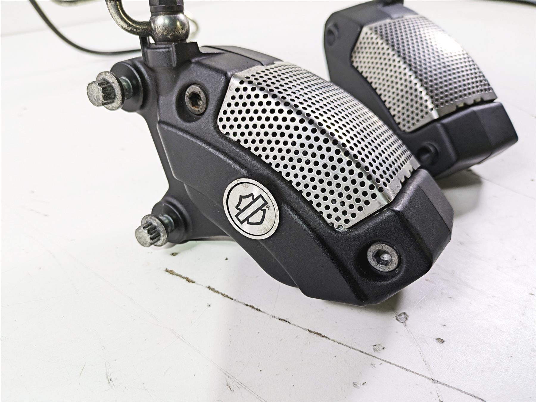 2016 Harley Touring FLTRX Road Glide Front Brake Caliper Set 43027-08 43023-08 {{ shop.shopifyCountryName }} - Mototech271