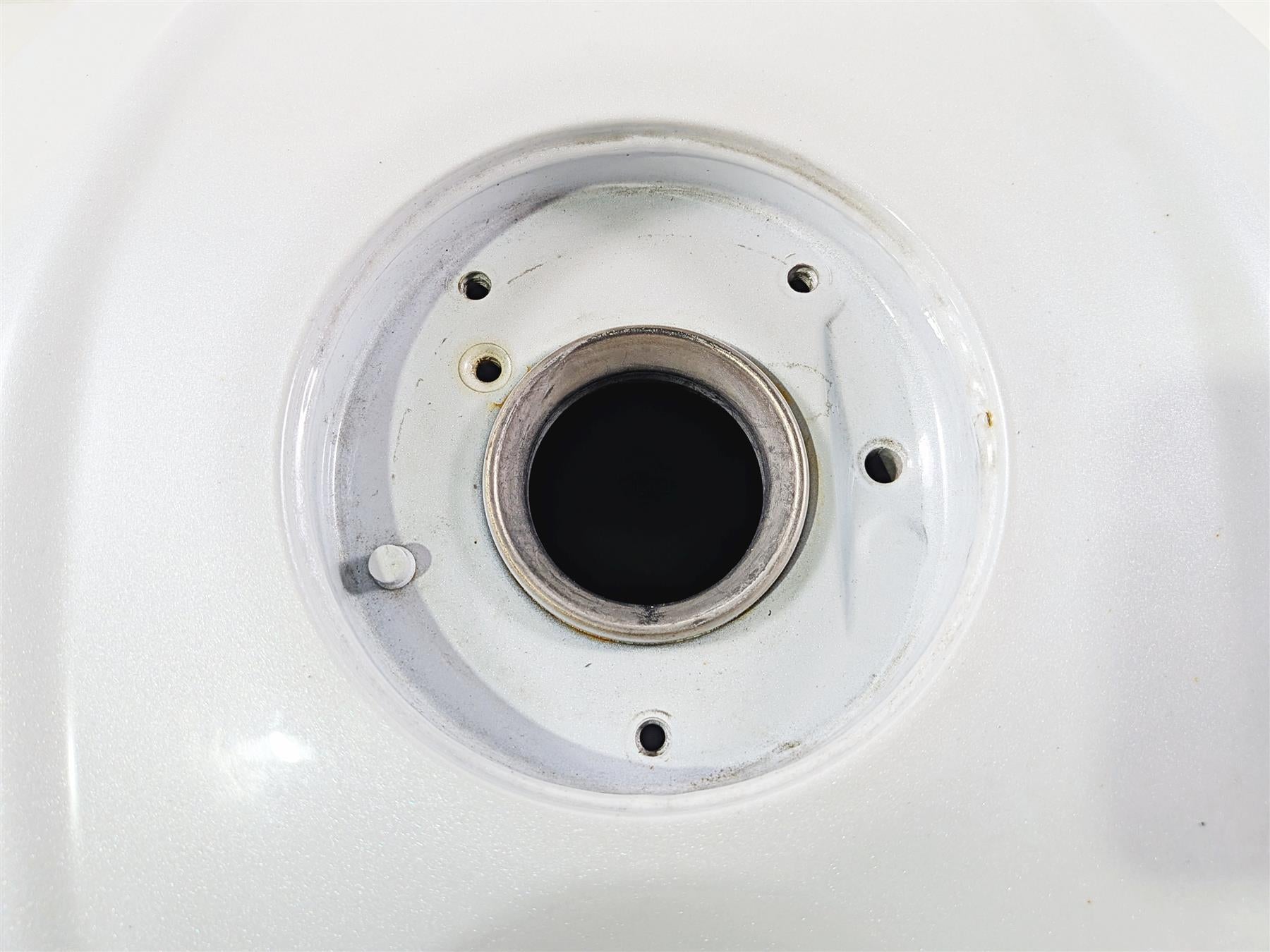 2024 Suzuki GSXR600 Fuel Gas Petrol Tank & Covers White - Nice 44100-14JJ0 {{ shop.shopifyCountryName }} - Mototech271
