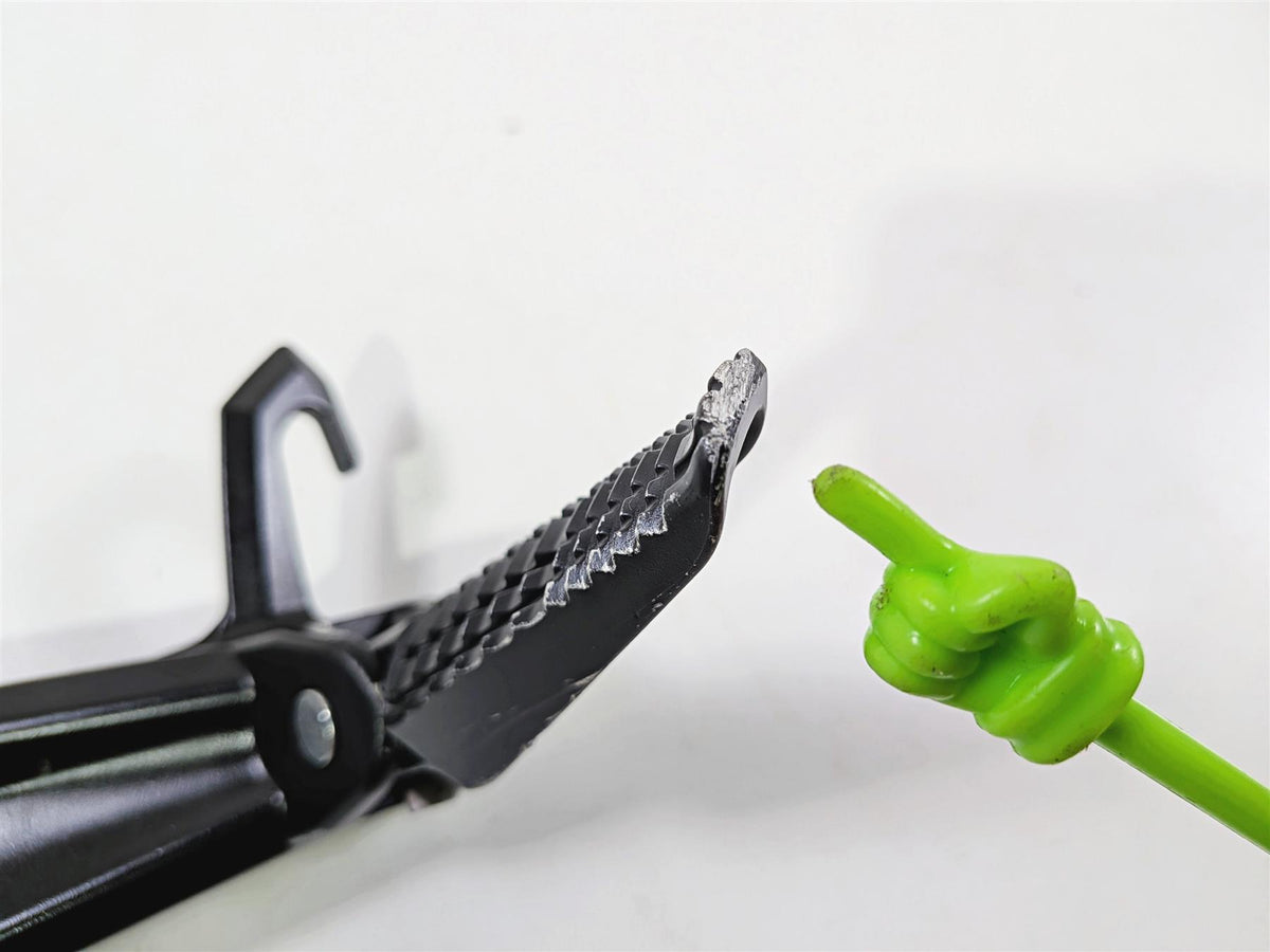 2024 Suzuki GSXR 600 Left Rear Passenger Footpeg Foot Peg Rest Set 43700-14J30 {{ shop.shopifyCountryName }} - Mototech271