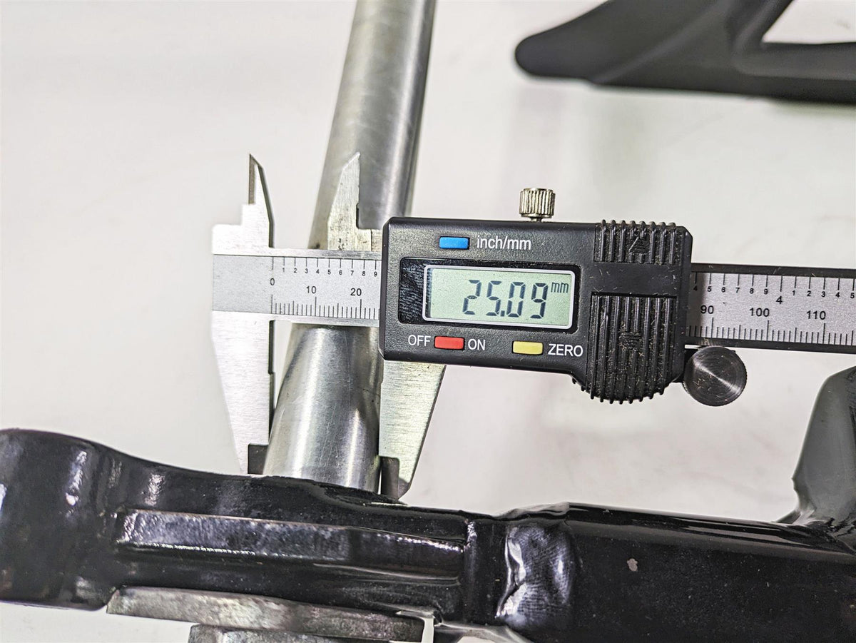 2020 Harley Touring FLHT Electra Glide Swingarm Swing Arm + Axle 47549-09A {{ shop.shopifyCountryName }} - Mototech271