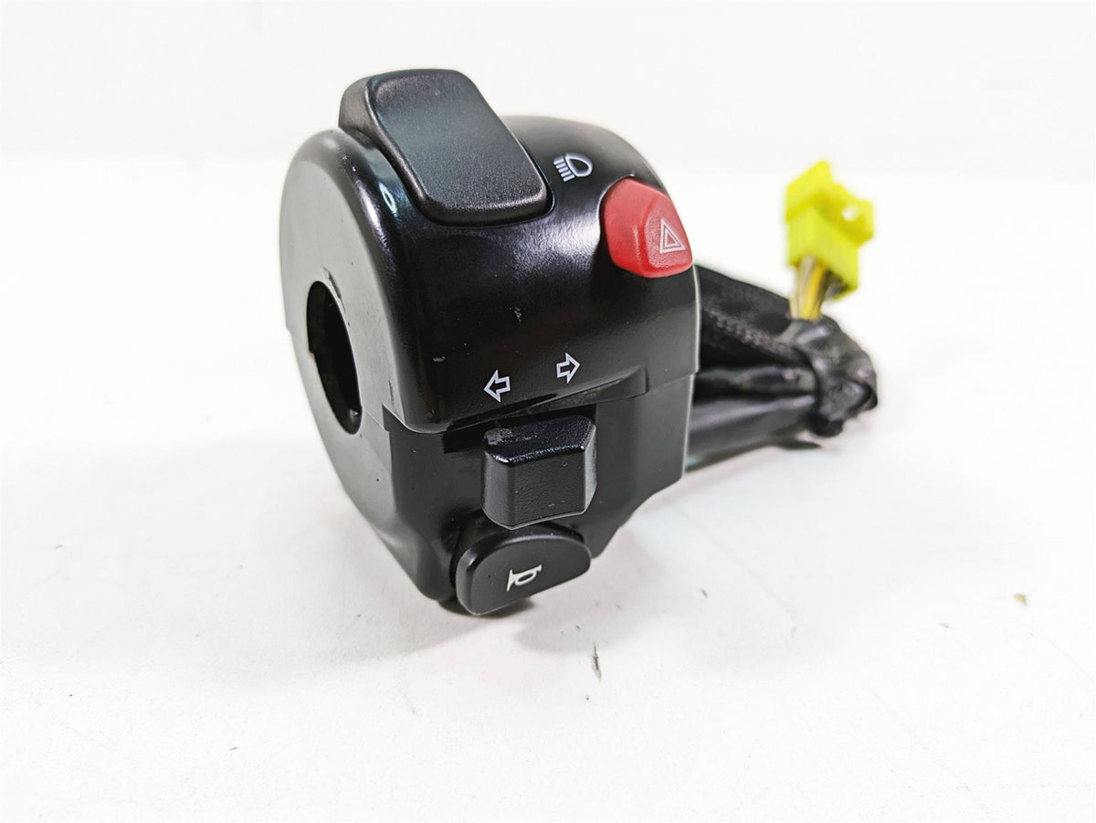 2016 Suzuki M109R VZR1800 Left Hand Turn Signal Control Switch 37400-48GB0 {{ shop.shopifyCountryName }} - Mototech271