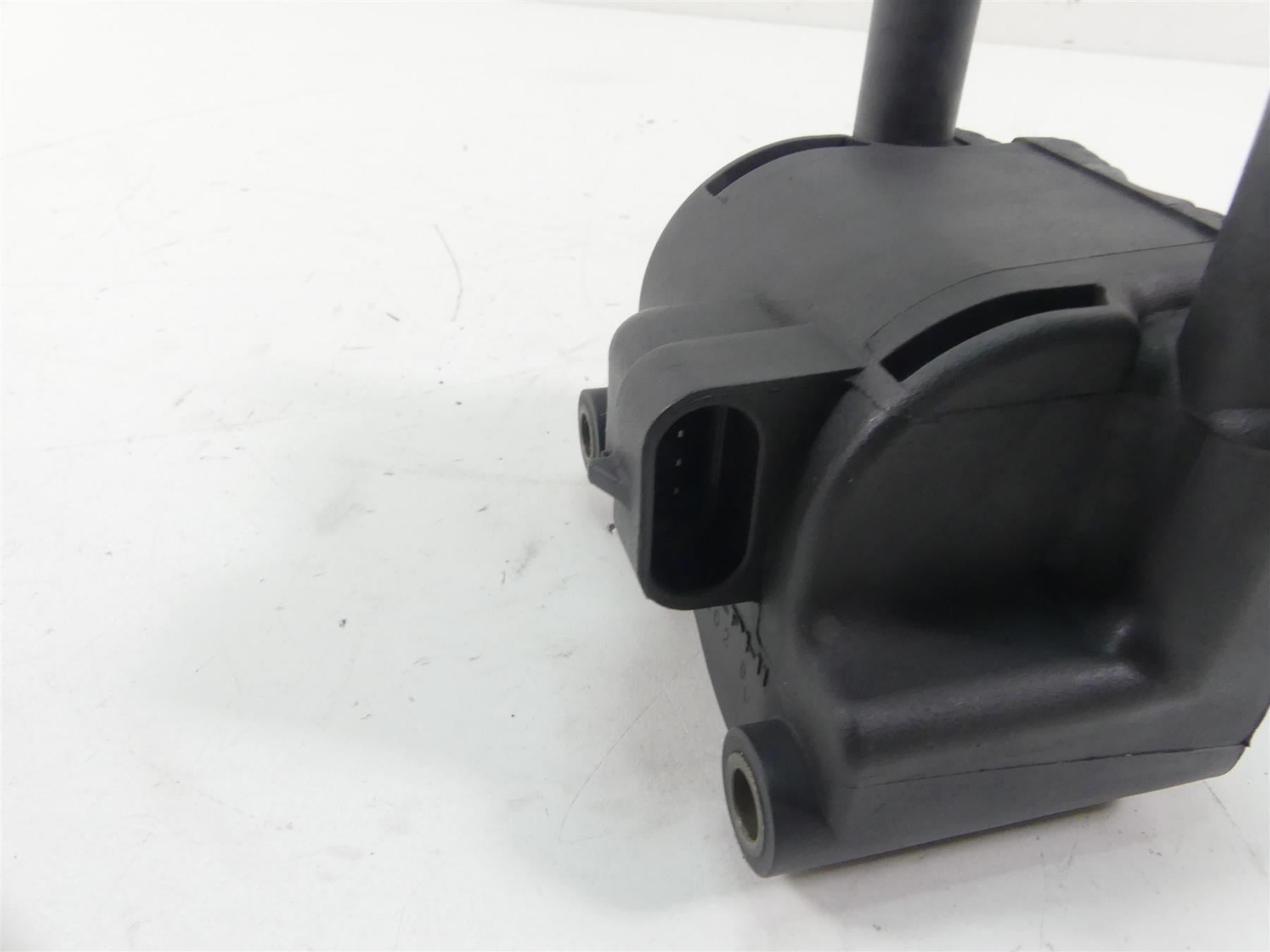 2005 Harley Dyna FXDLI Low Rider Ignition Coil Wire Plug Set & Cover 31743-01 {{ shop.shopifyCountryName }} - Mototech271